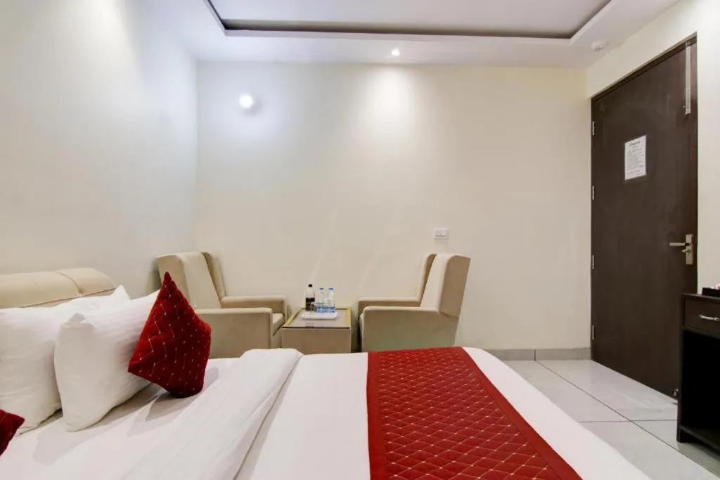Bed in Hotel De Hocks Deluxe - New Delhi Railway Station