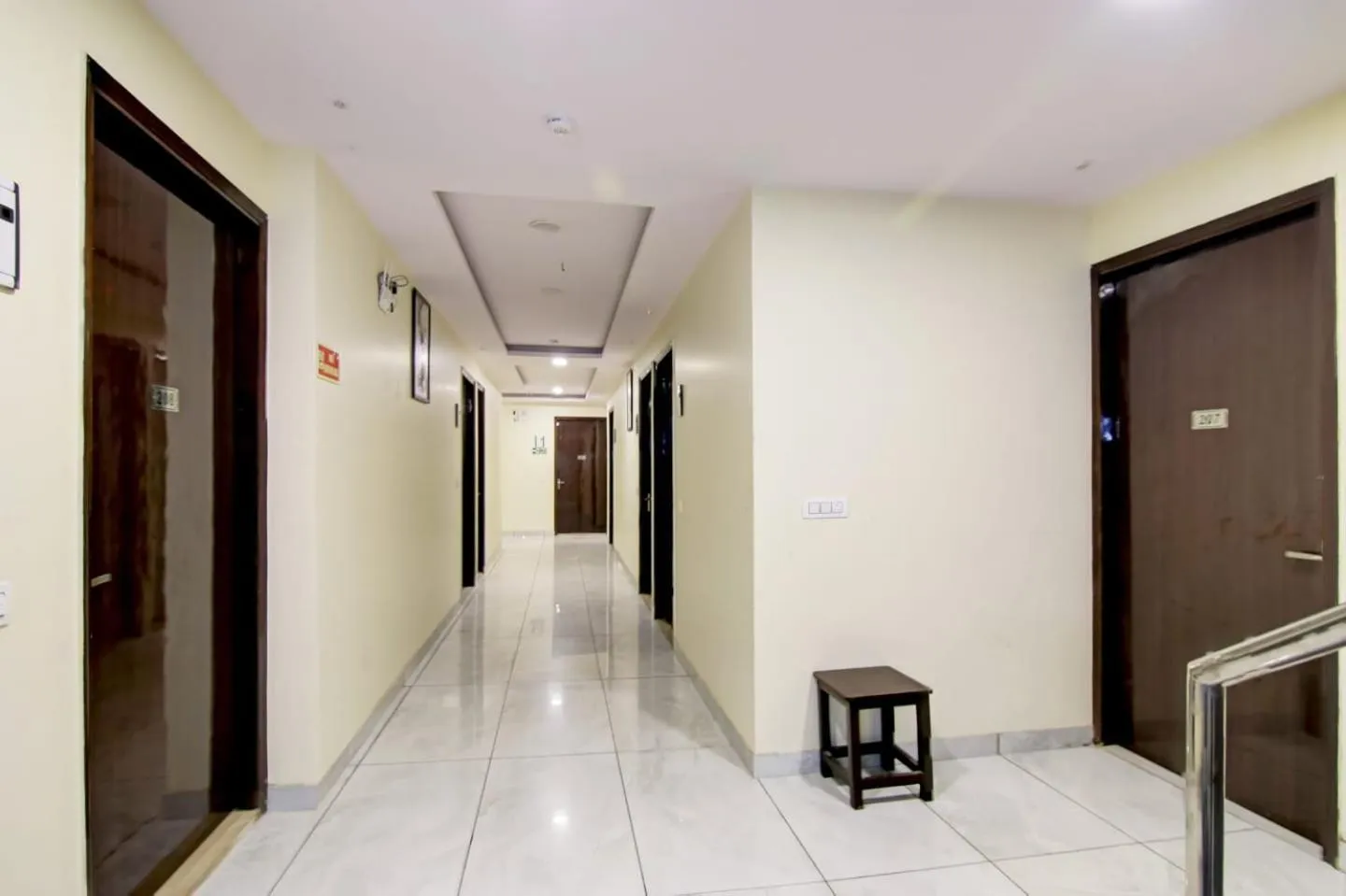 Hotel De Hocks Deluxe - New Delhi Railway Station