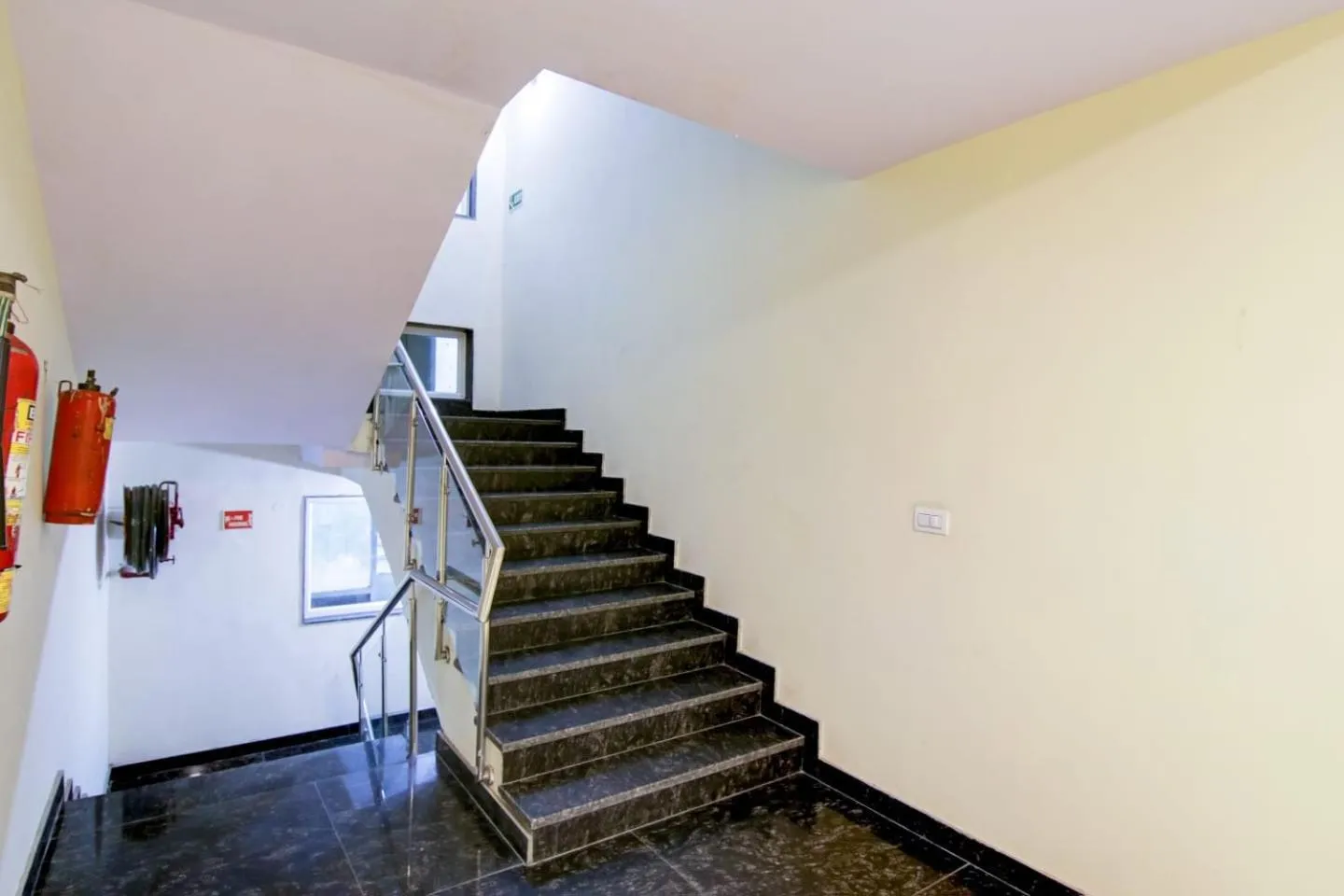 Hotel De Hocks Deluxe - New Delhi Railway Station