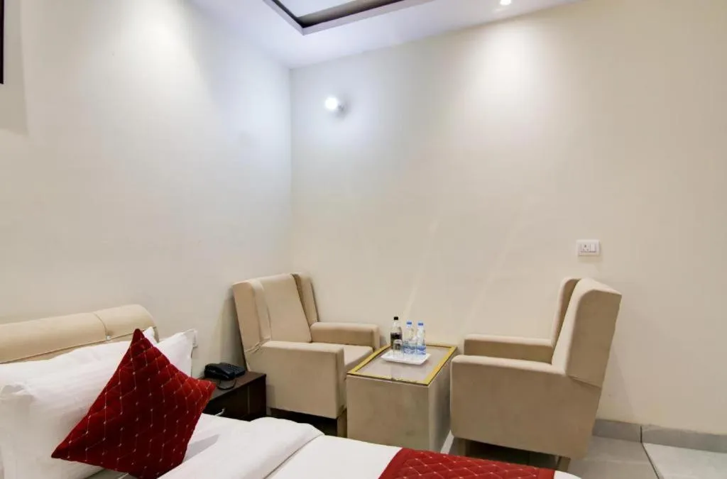 Bed in Hotel De Hocks Deluxe - New Delhi Railway Station