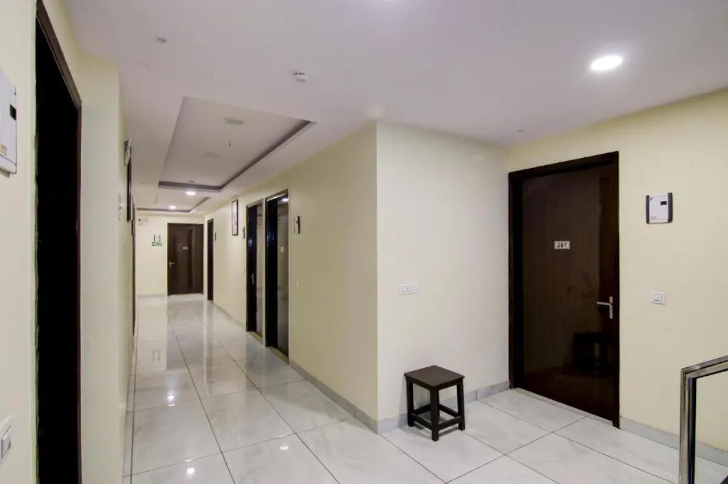 Hotel De Hocks Deluxe - New Delhi Railway Station