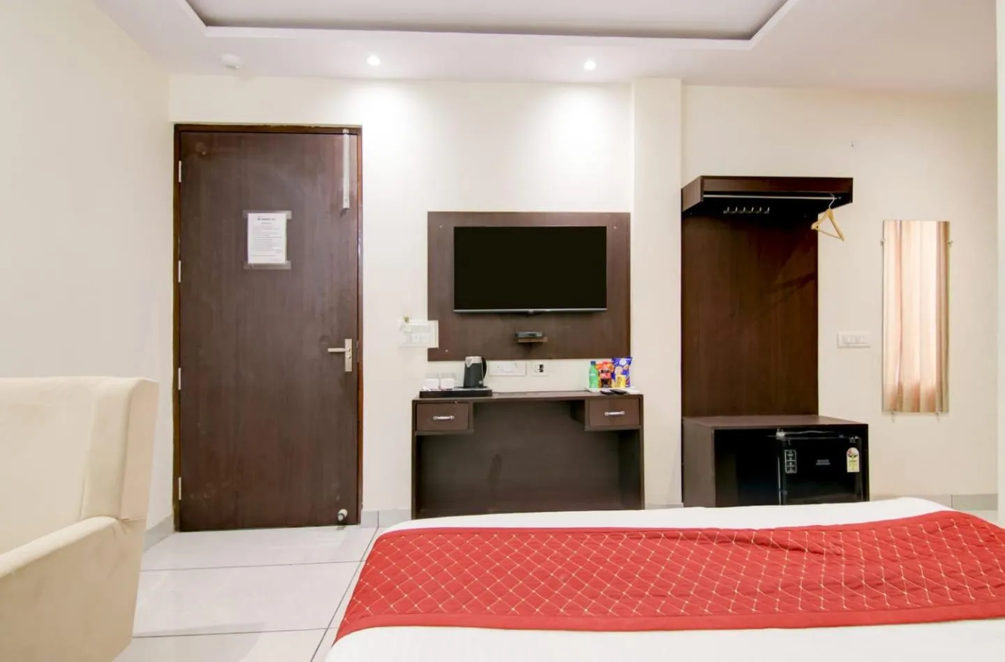 Bed in Hotel De Hocks Deluxe - New Delhi Railway Station