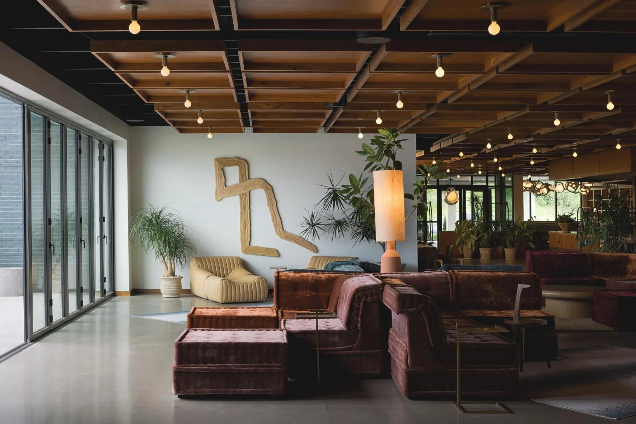Lounge or bar in Drift Nashville, a Member of Design Hotels