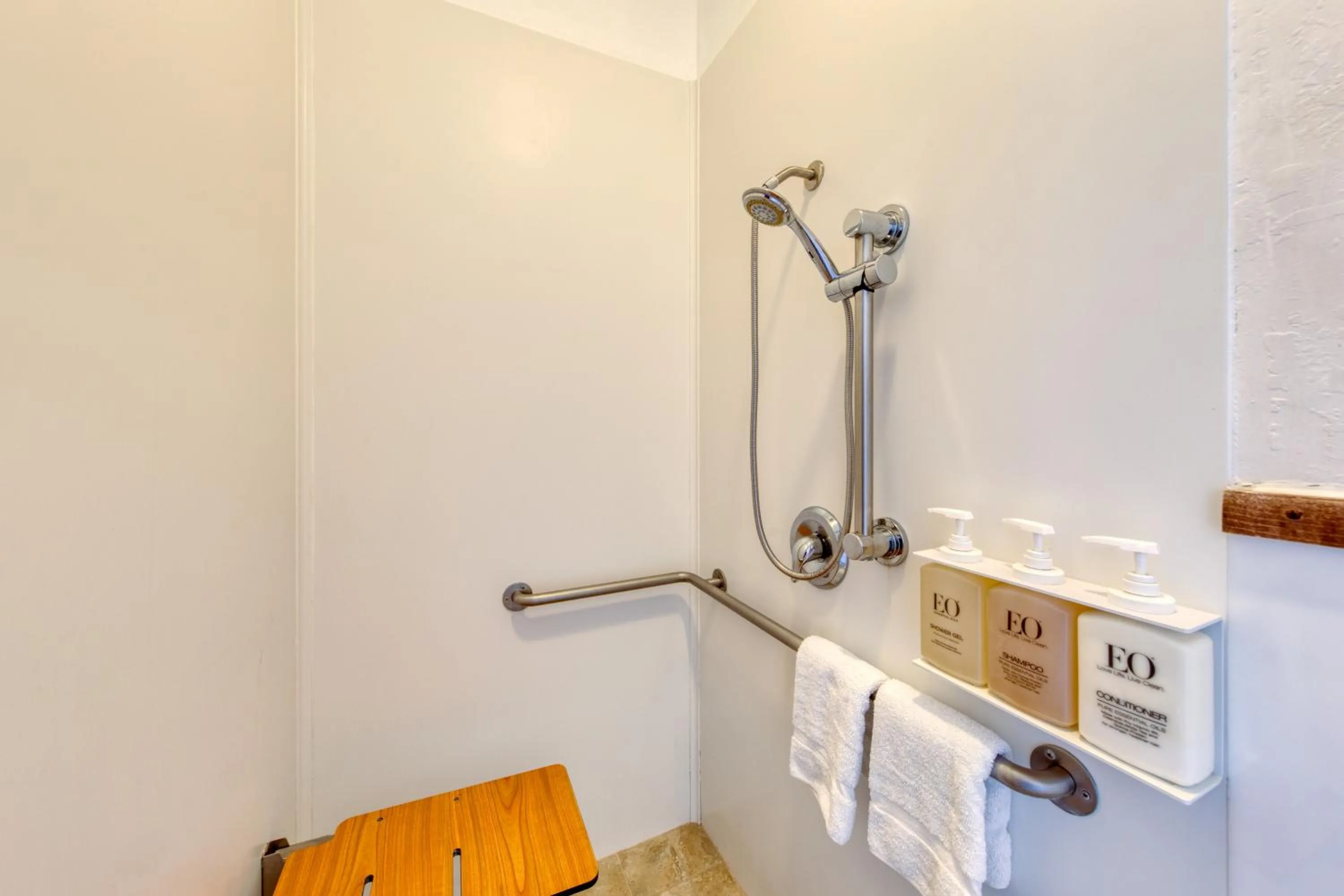 Bathroom in HI Point Montara Lighthouse