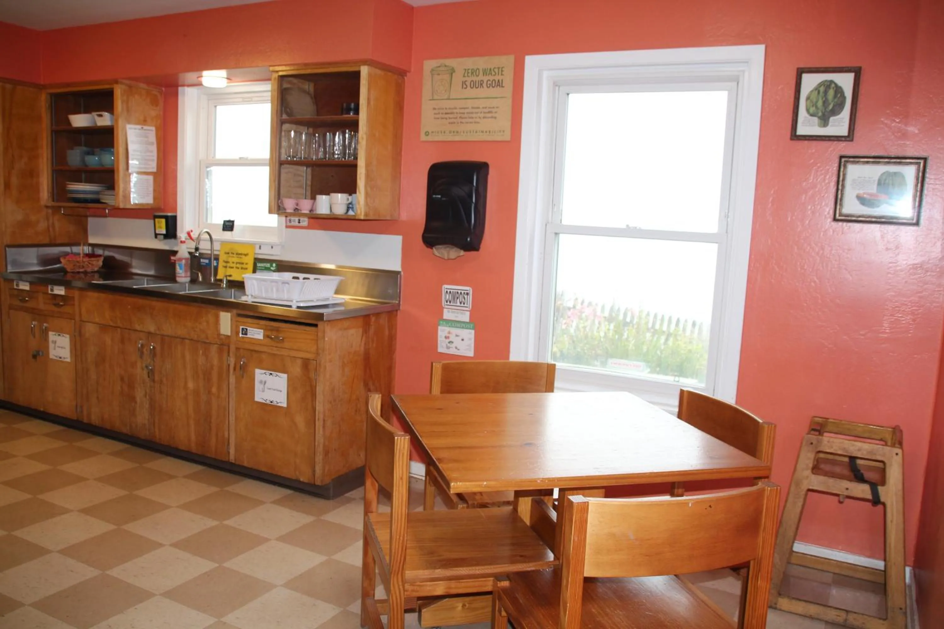Kitchen or kitchenette in HI Point Montara Lighthouse