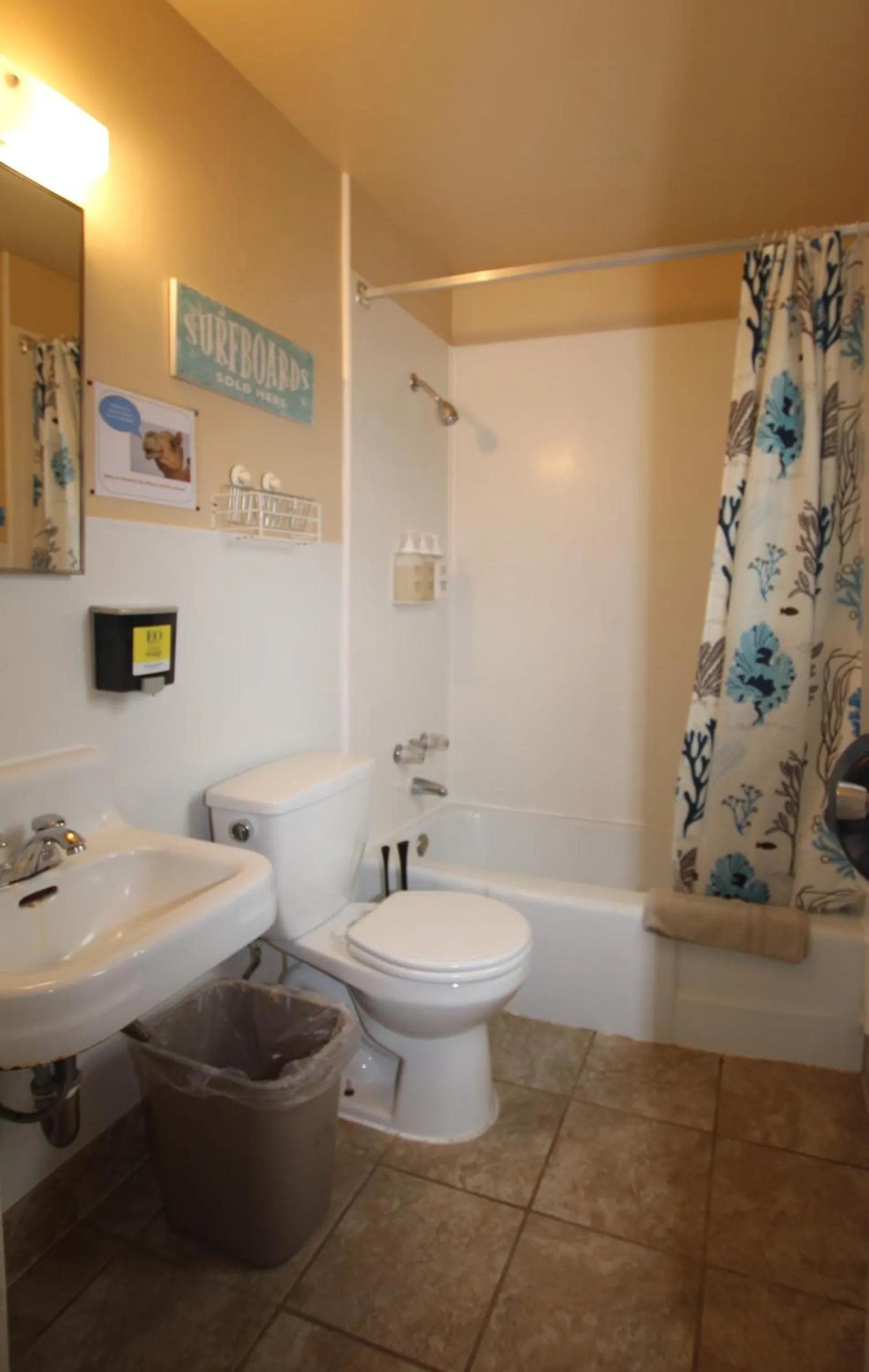 Shower in HI Point Montara Lighthouse