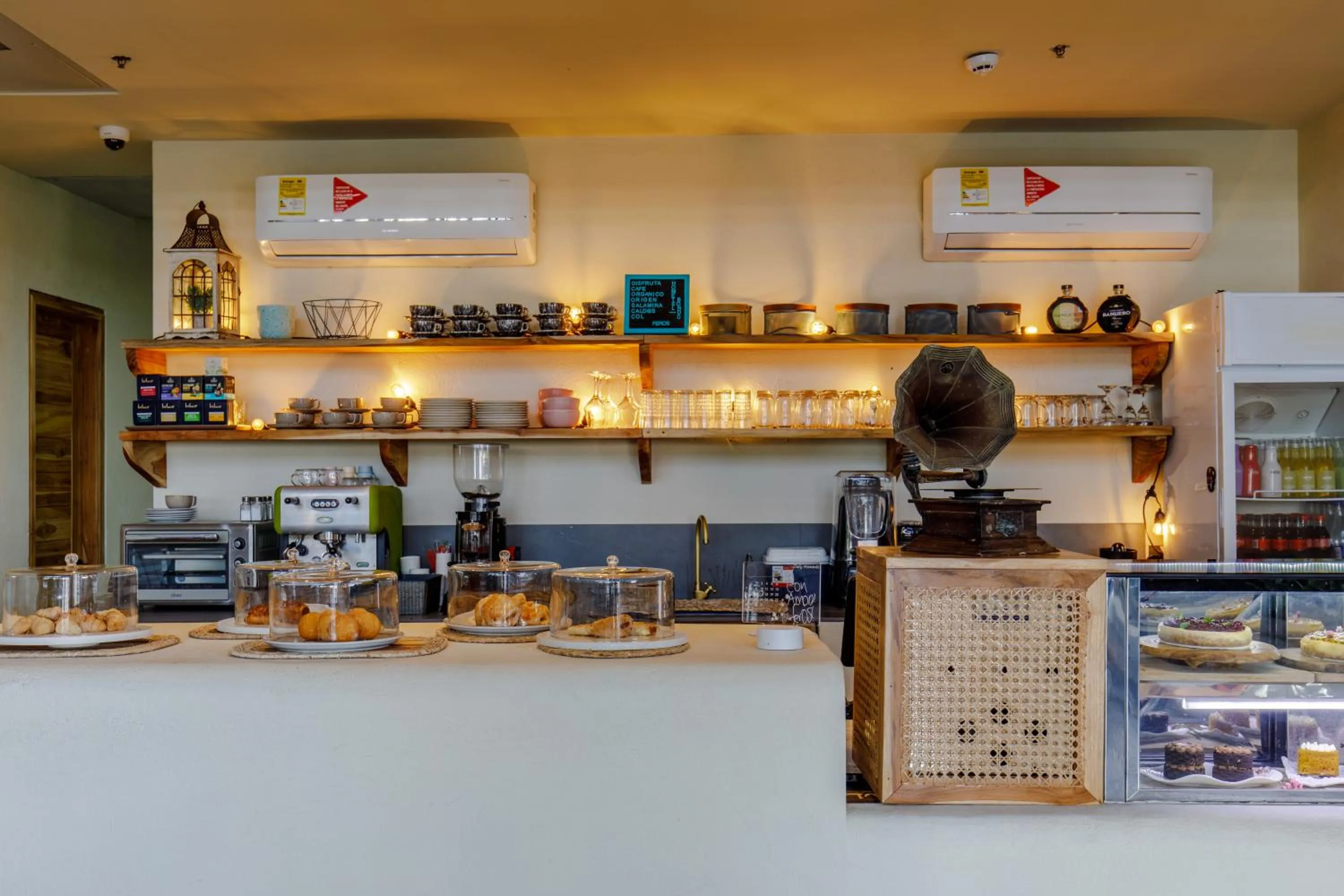 Food and drinks in Bondo Estudio