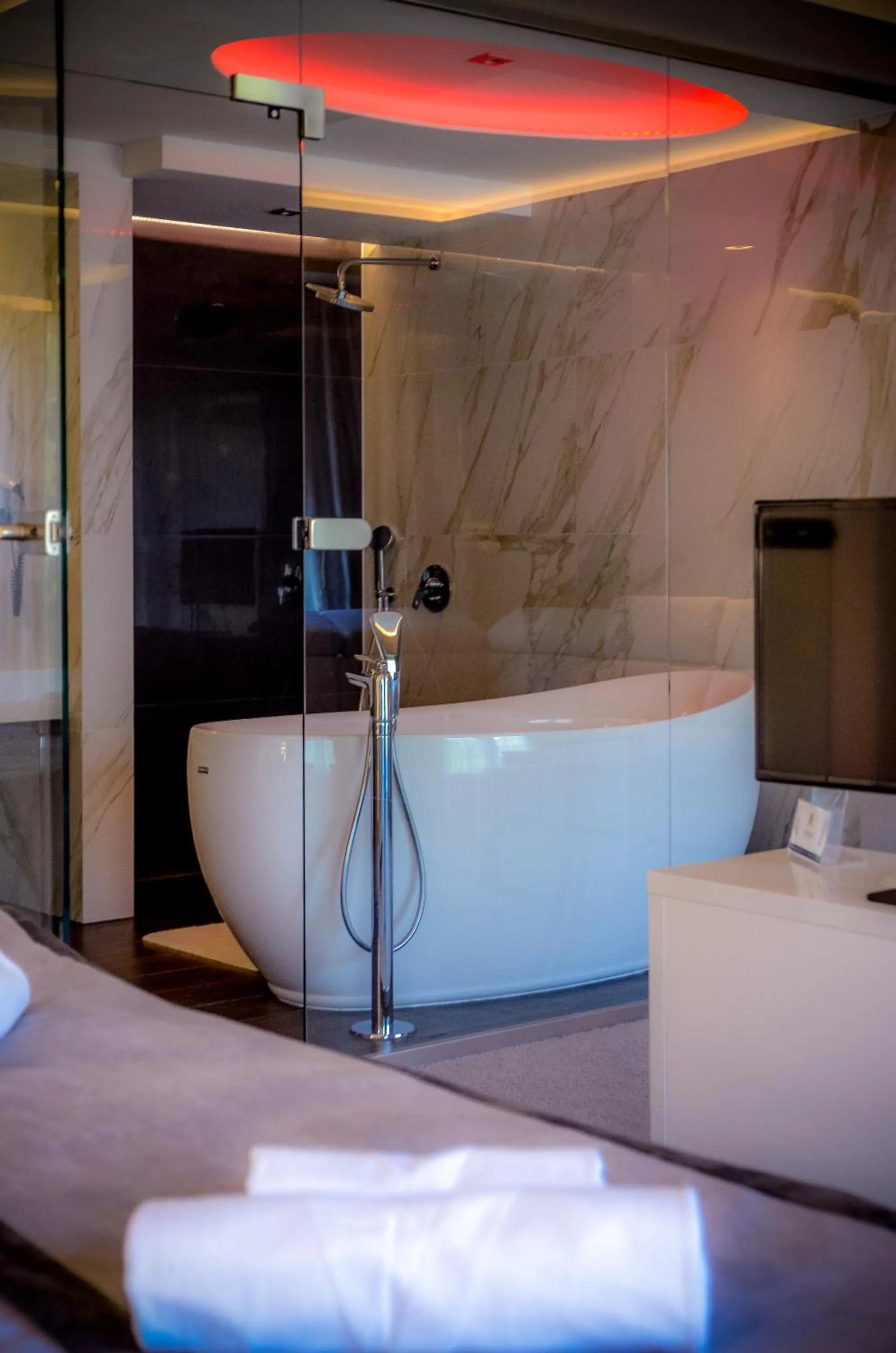 Bathroom, Bed in Hotel Astone Conference & Spa