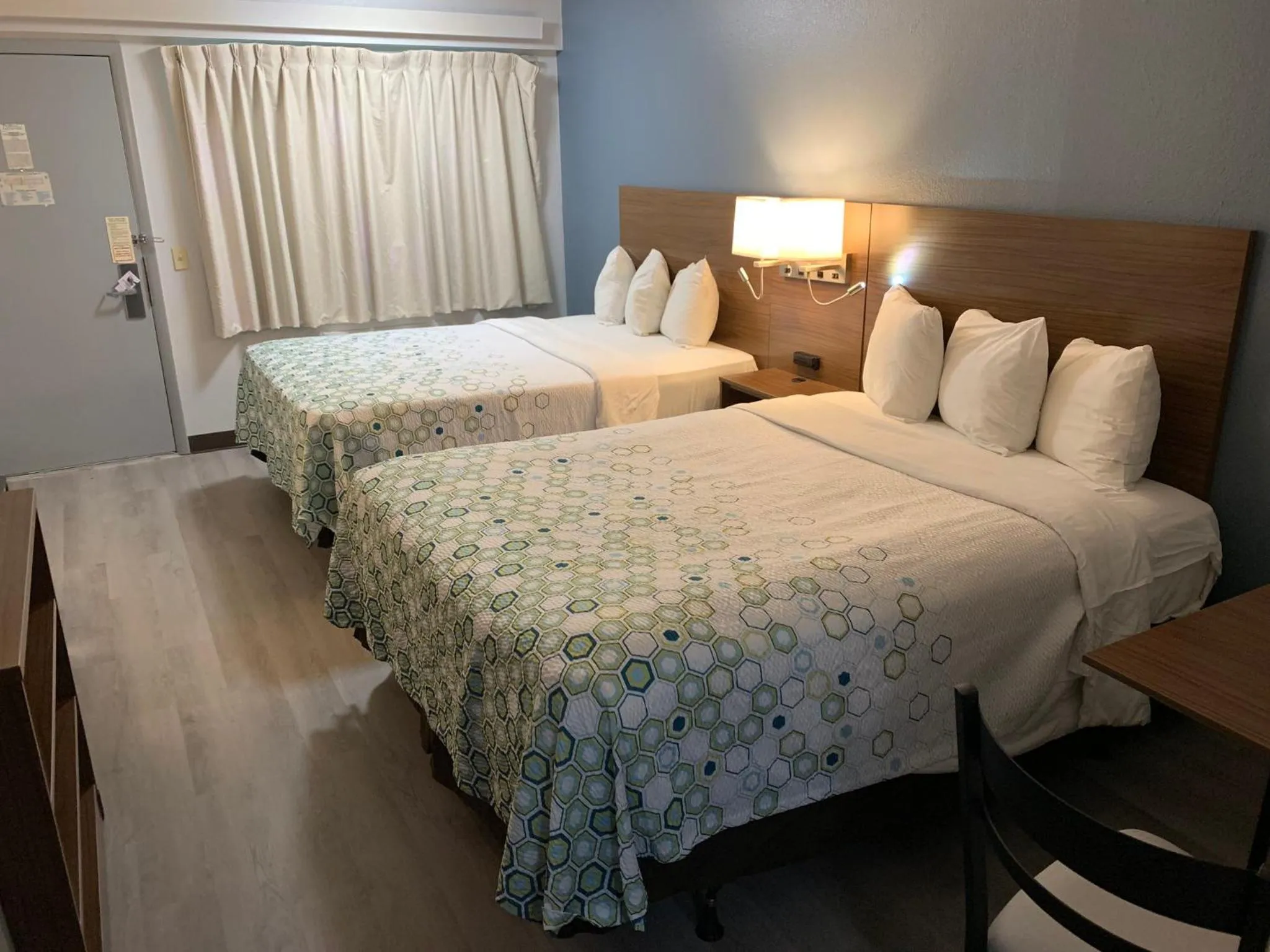 Photo of the whole room, Bed in HomeTowne Studios by Red Roof Mystic - New London