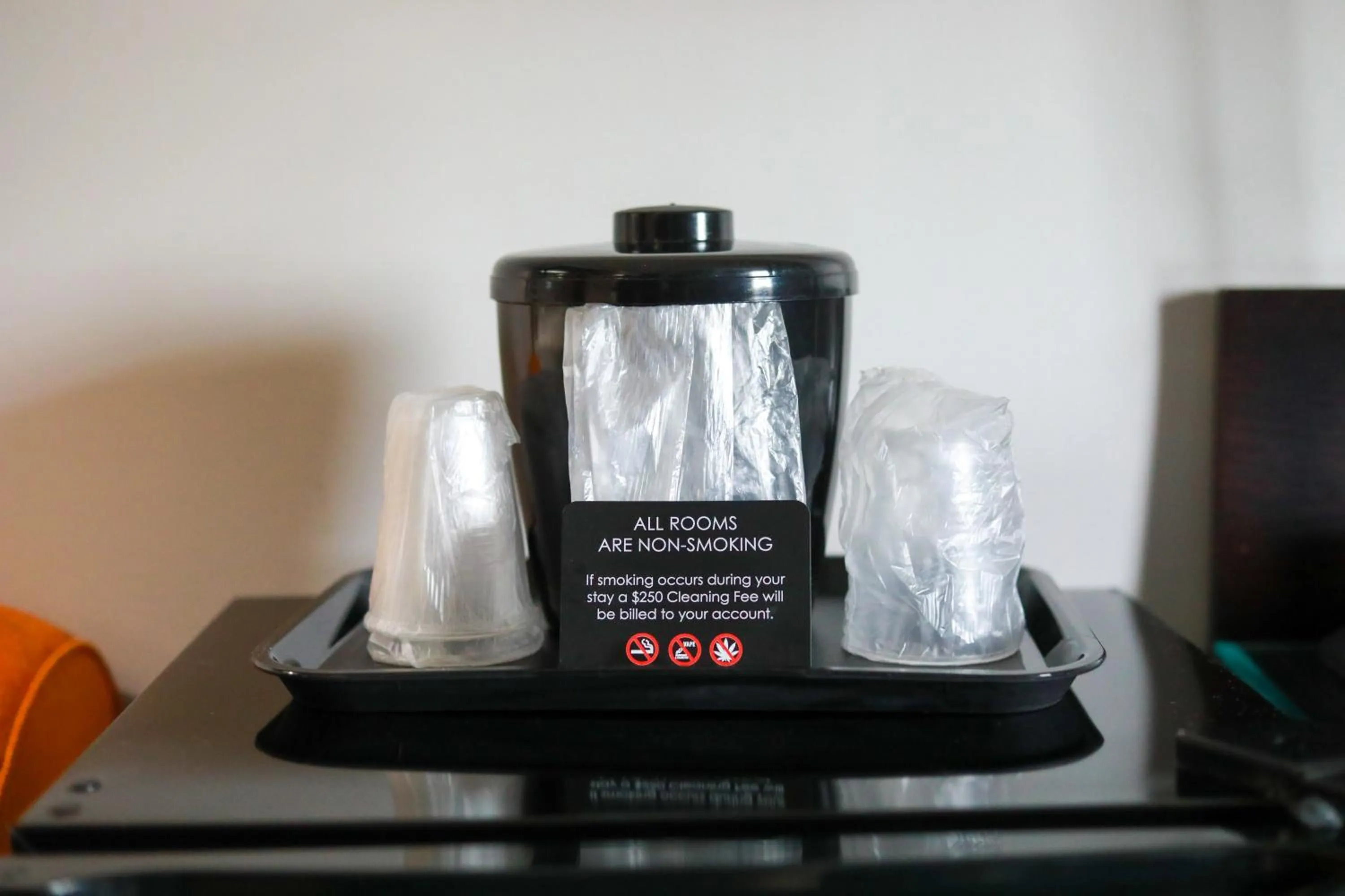 room service in Illini Inn & Suites