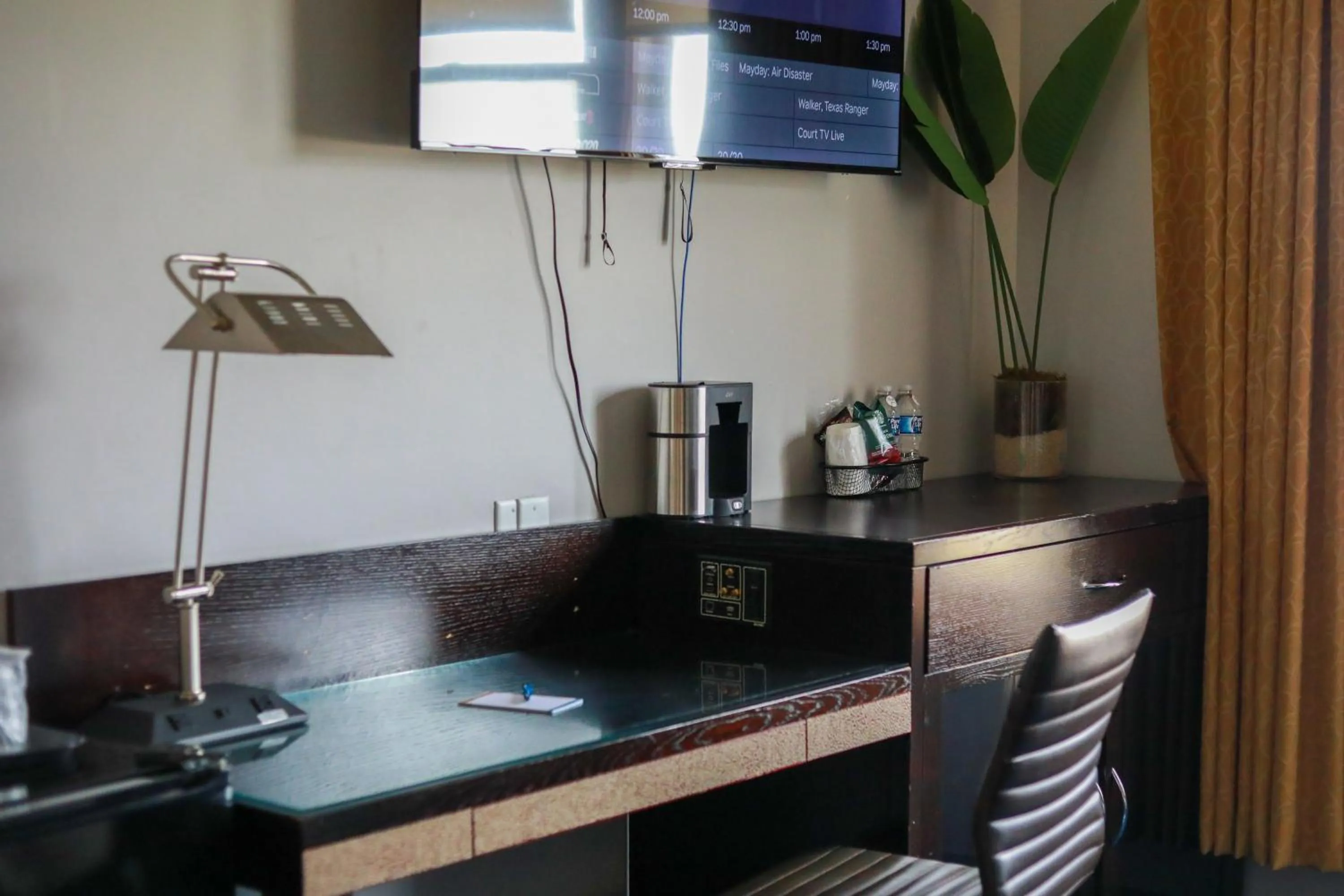 Decorative detail in Illini Inn & Suites