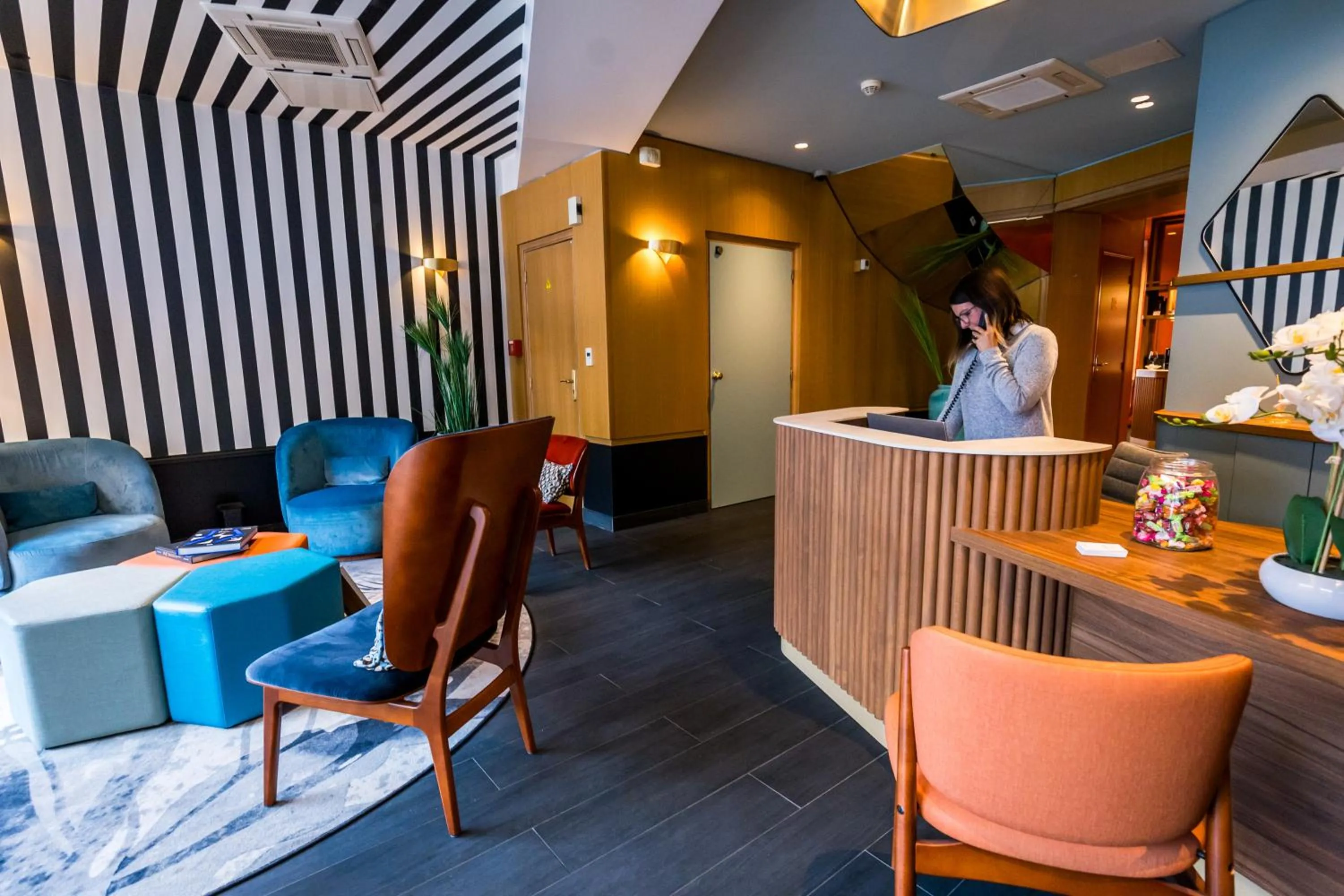 Lobby or reception in Hôtel Montparnasse Saint Germain