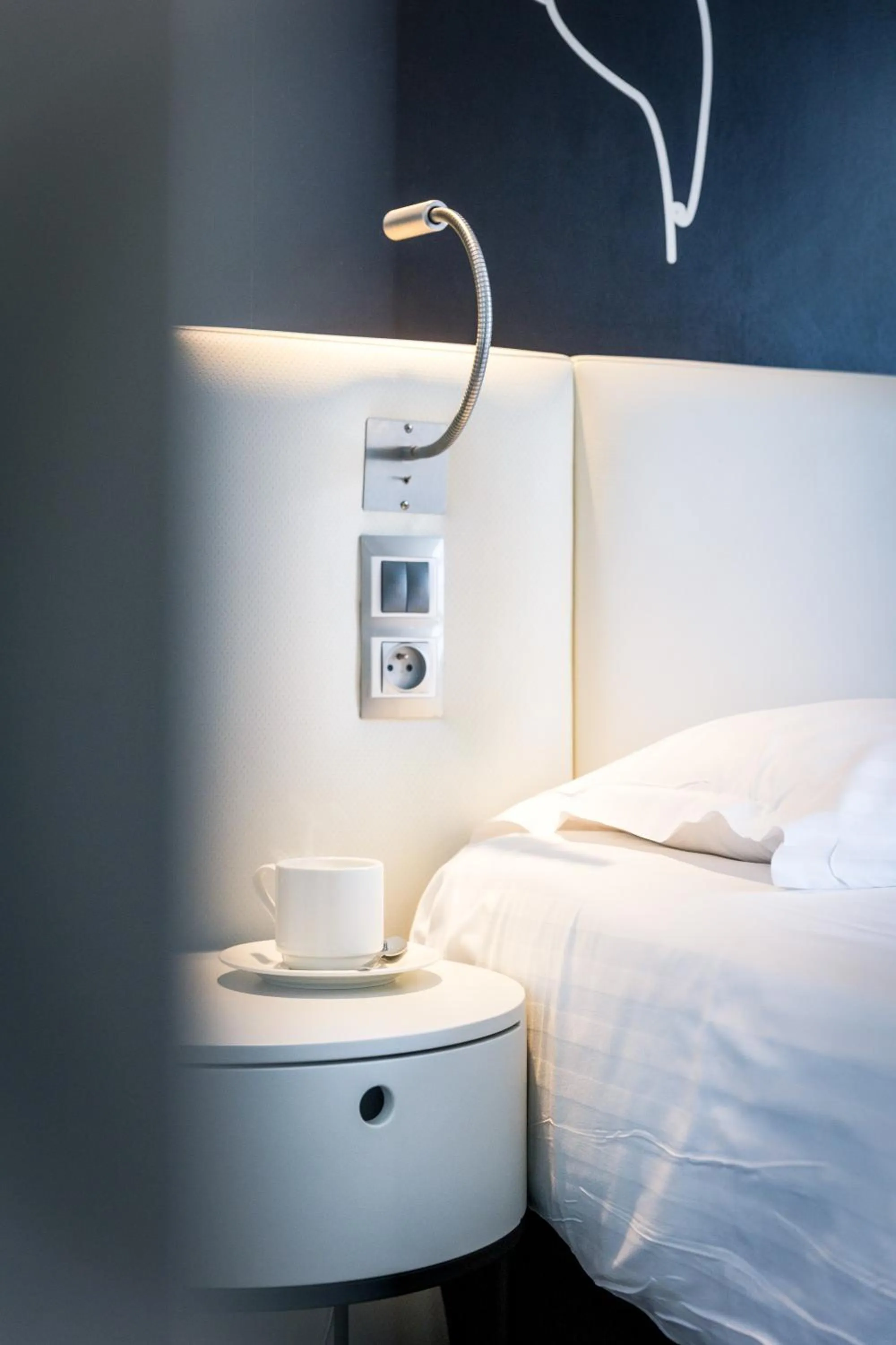 Bed in Hôtel Montparnasse Saint Germain