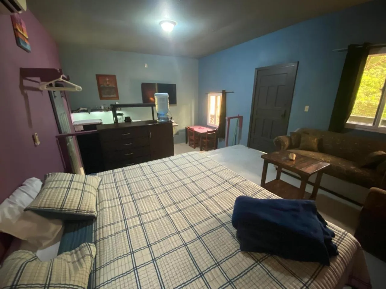 Bed in Airport Inn Roatan