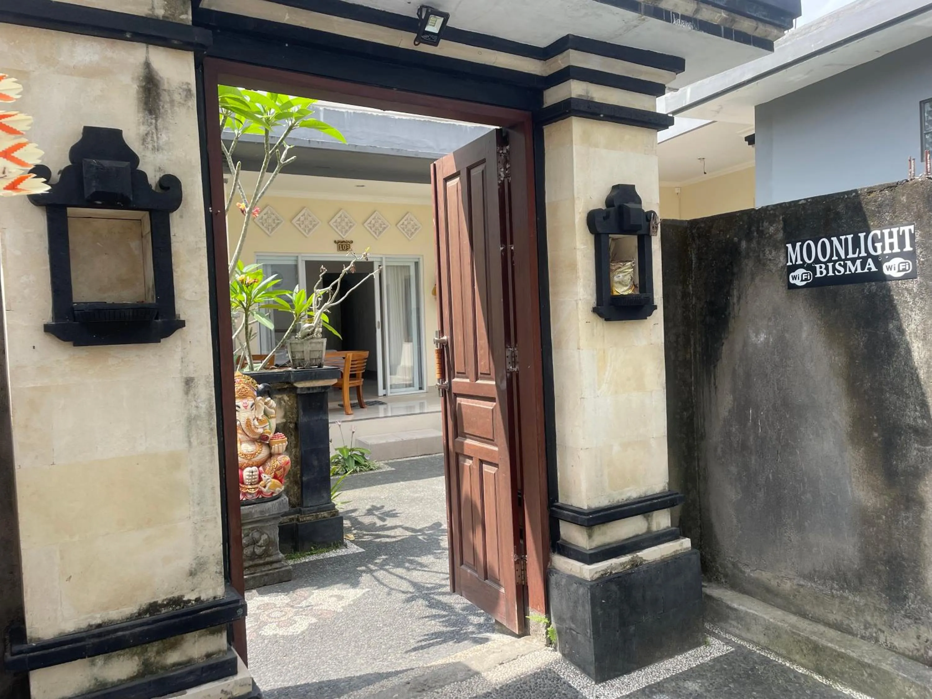 Facade/entrance in Moonlight Bisma