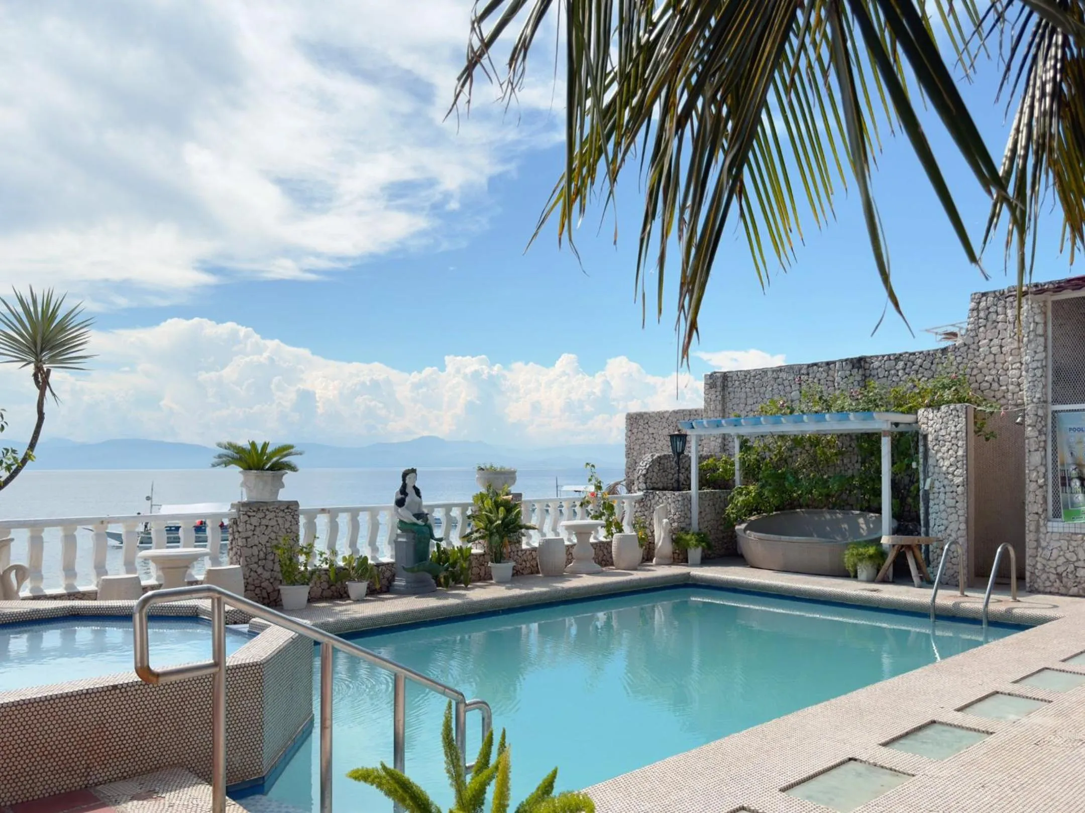 Pool view in Sunset Beach Resort