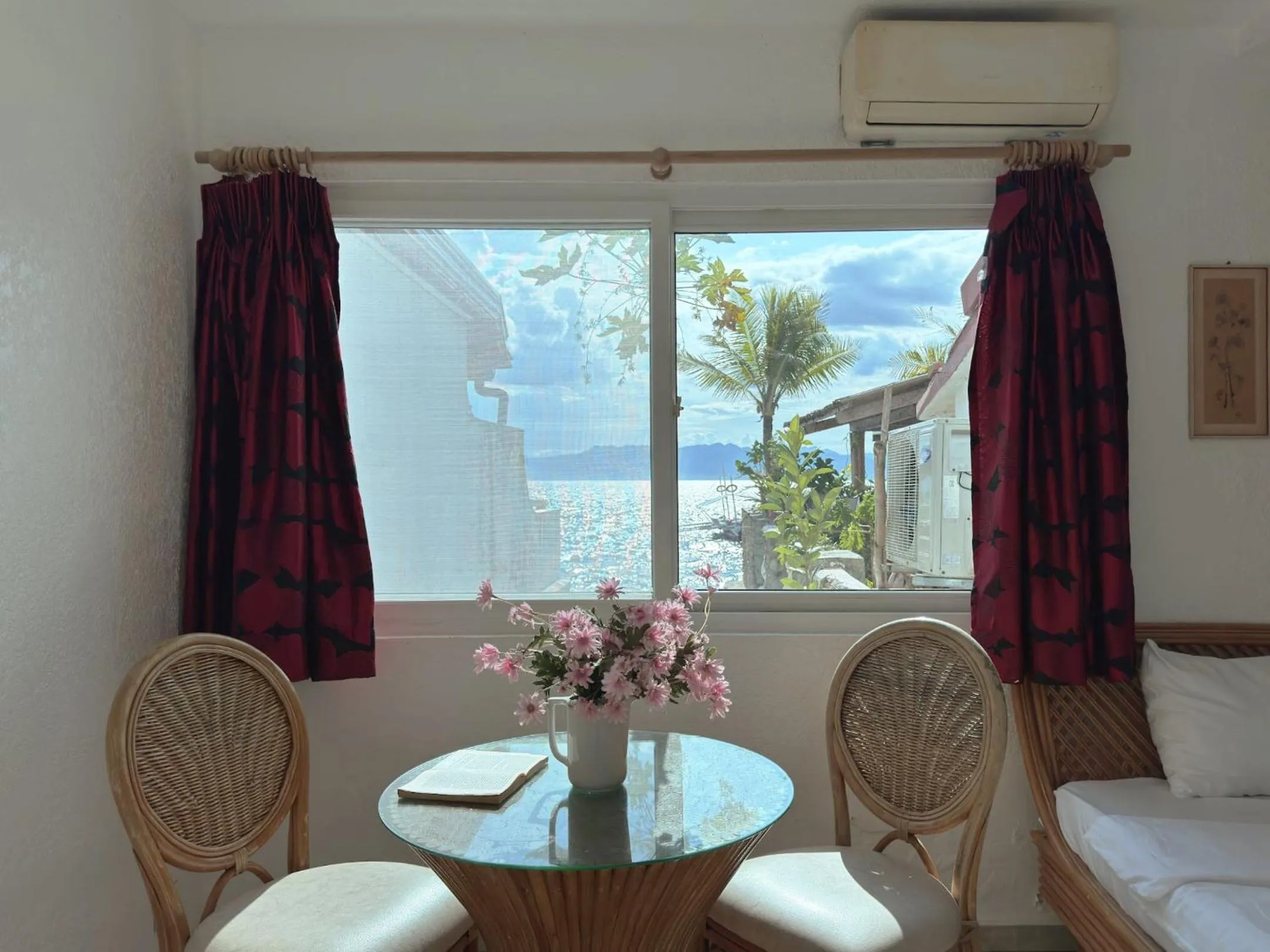 Seating area in Sunset Beach Resort