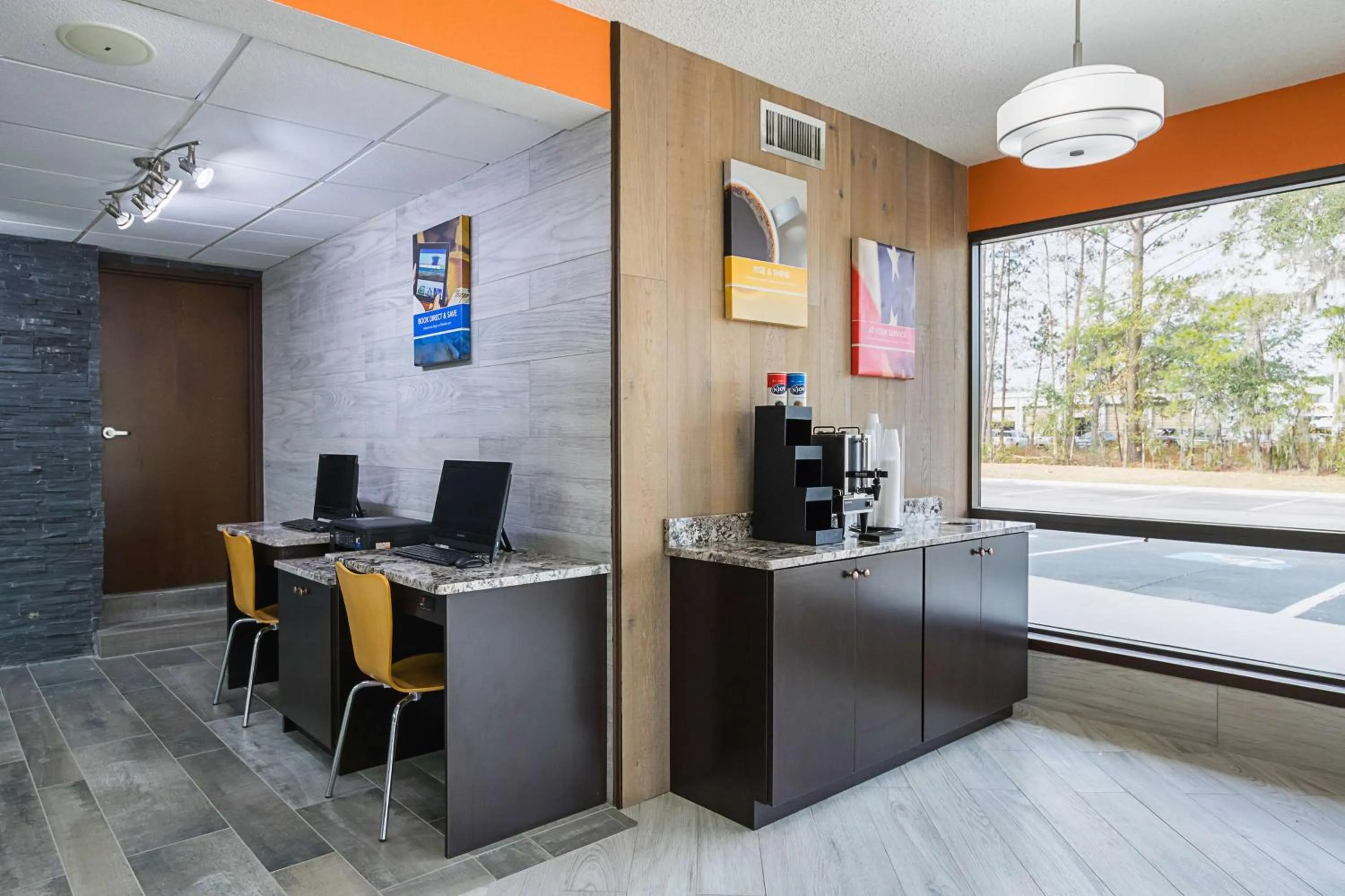 Lobby or reception in Motel 6-Savannah, GA - Midtown