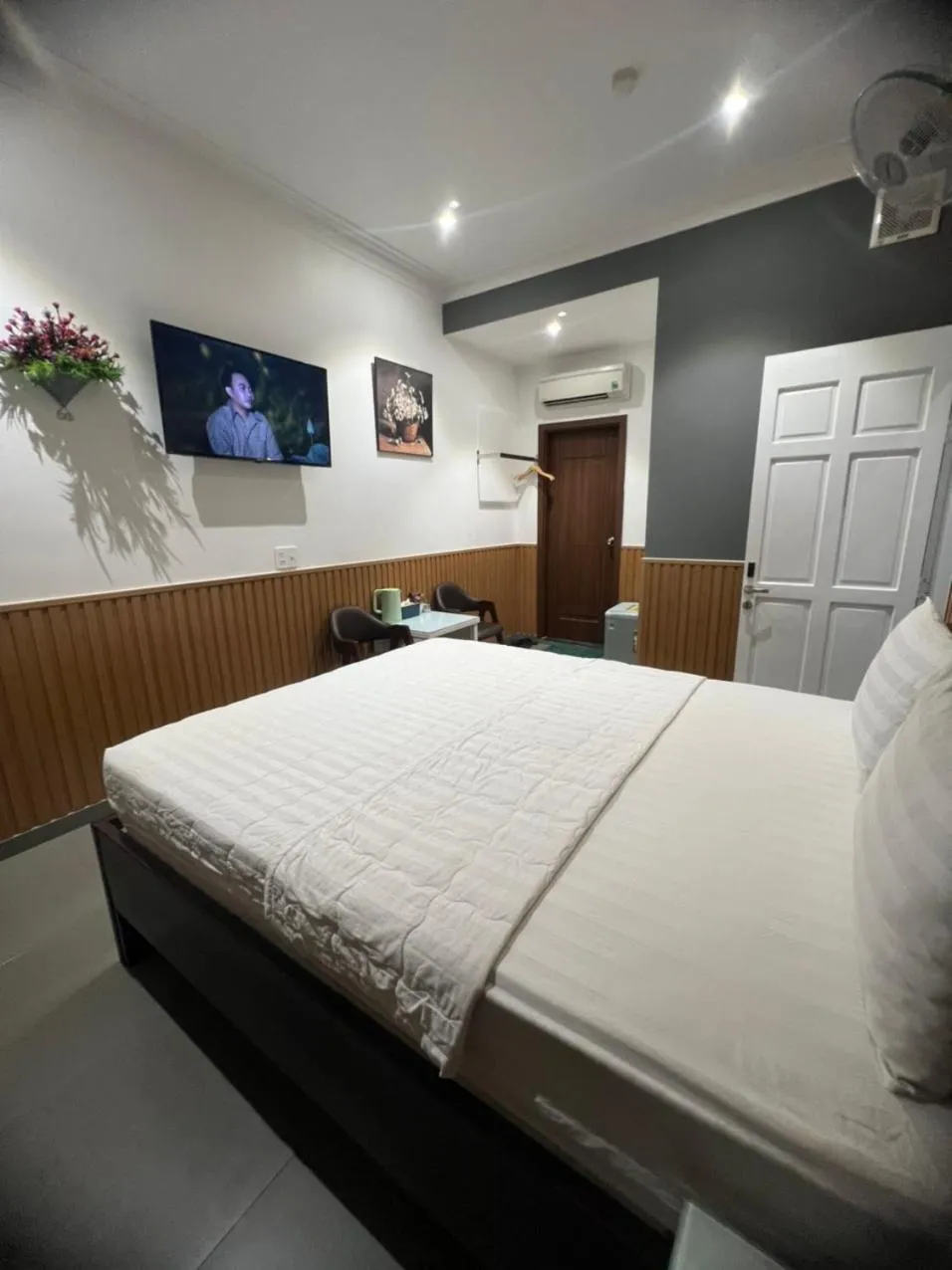 Bed in ĐÔNG NHƯ HOTEL