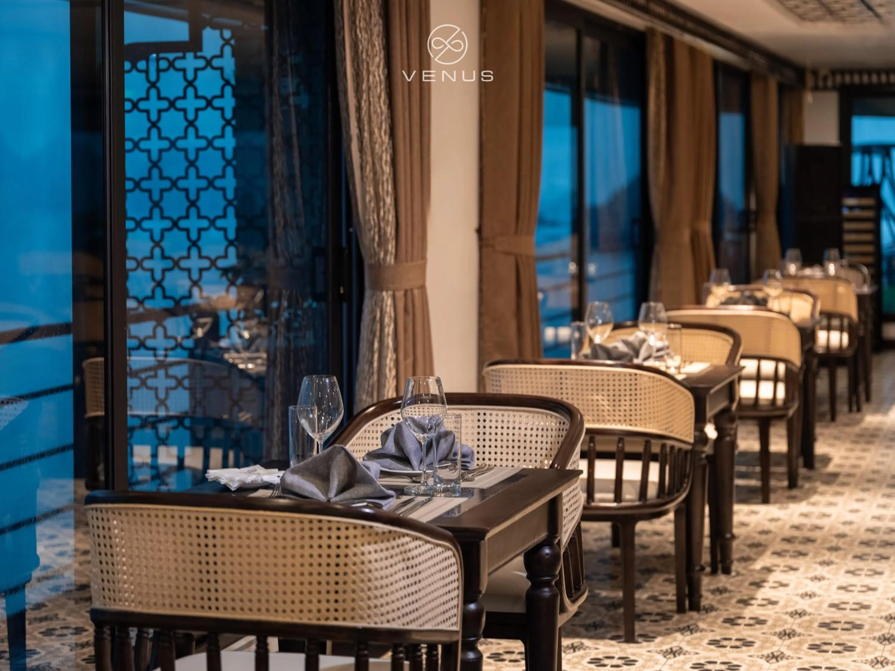 Restaurant/places to eat in Venus Cruises Halong Bay by Venus Group