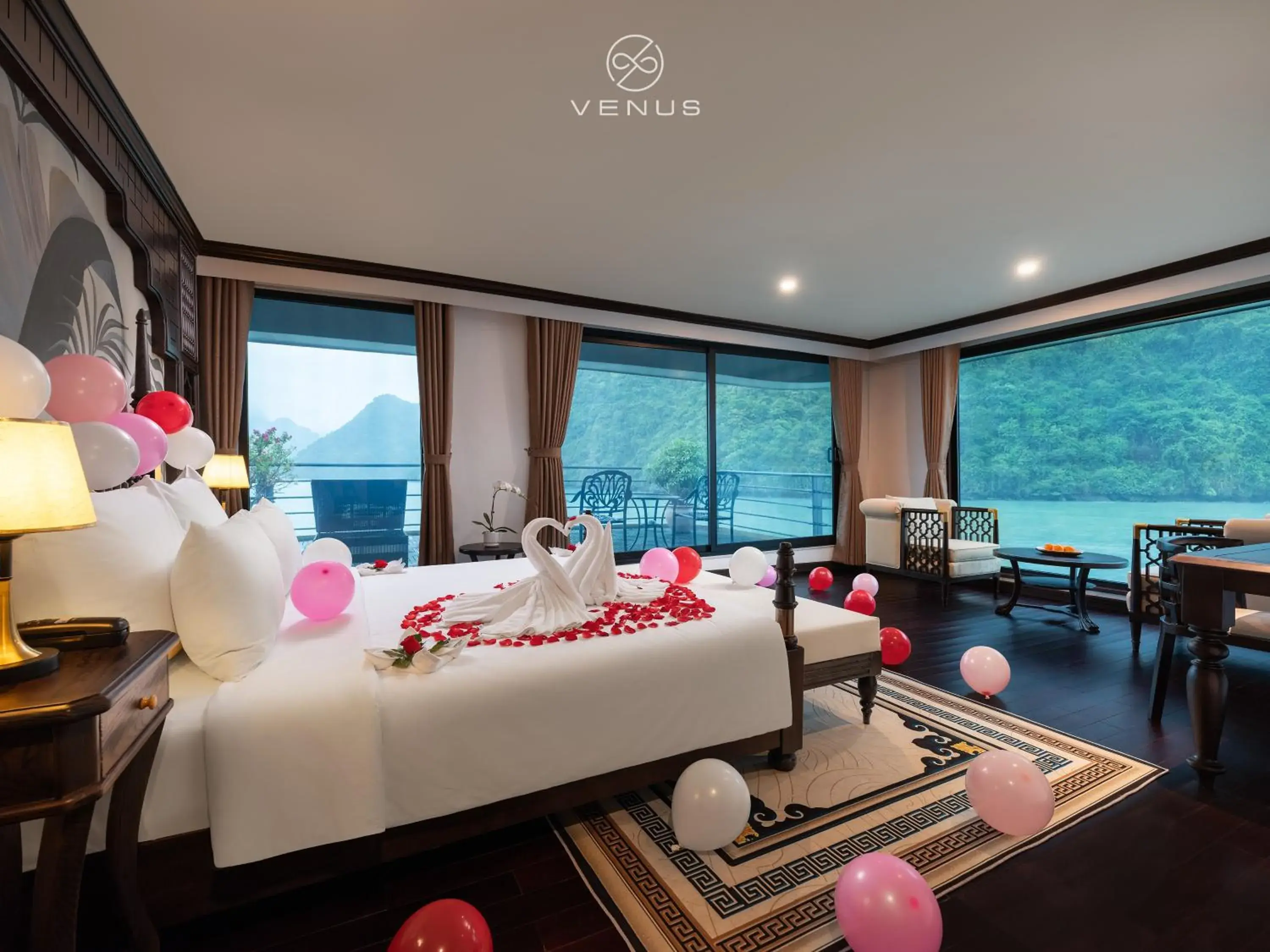 Royal Suite with Terrace and Bathtub in Venus Cruises Halong Bay by Venus Group Royal Suite with Terrace and Bathtub in Venus Cruises Halong Bay by Venus Group