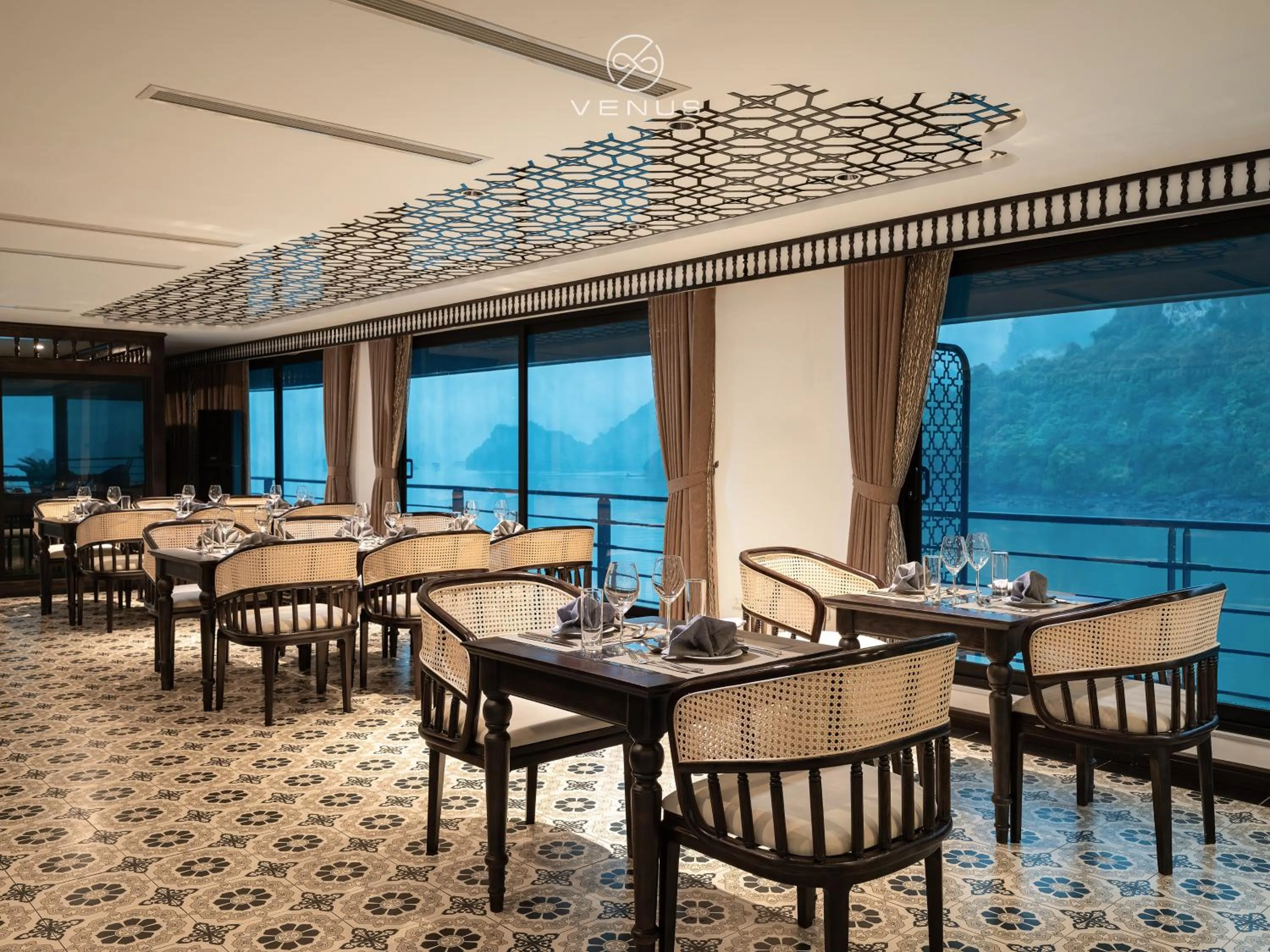 Restaurant/places to eat in Venus Cruises Halong Bay by Venus Group