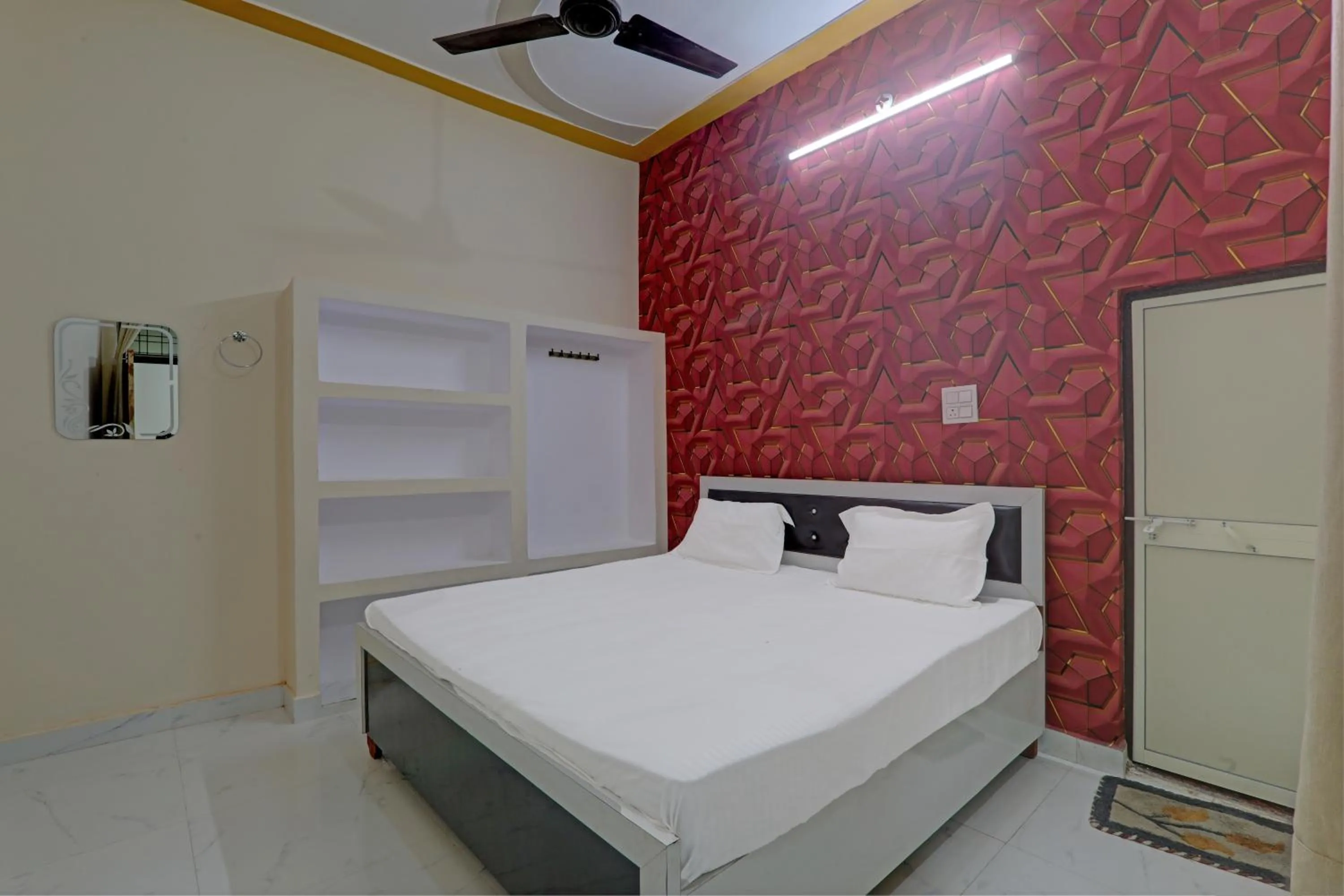 Bedroom, Bed in Hotel O Diamond