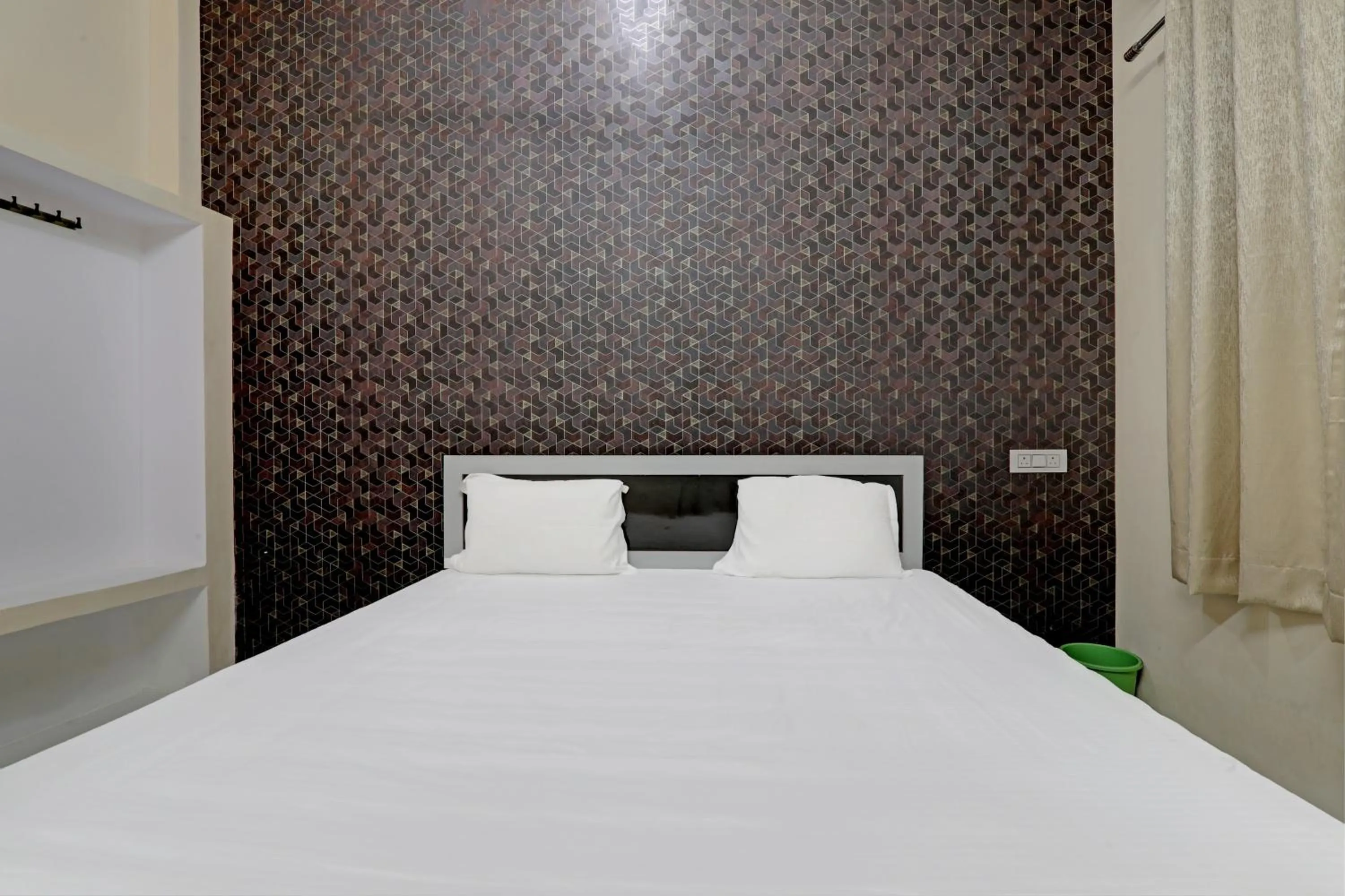 Bedroom, Bed in Hotel O Diamond