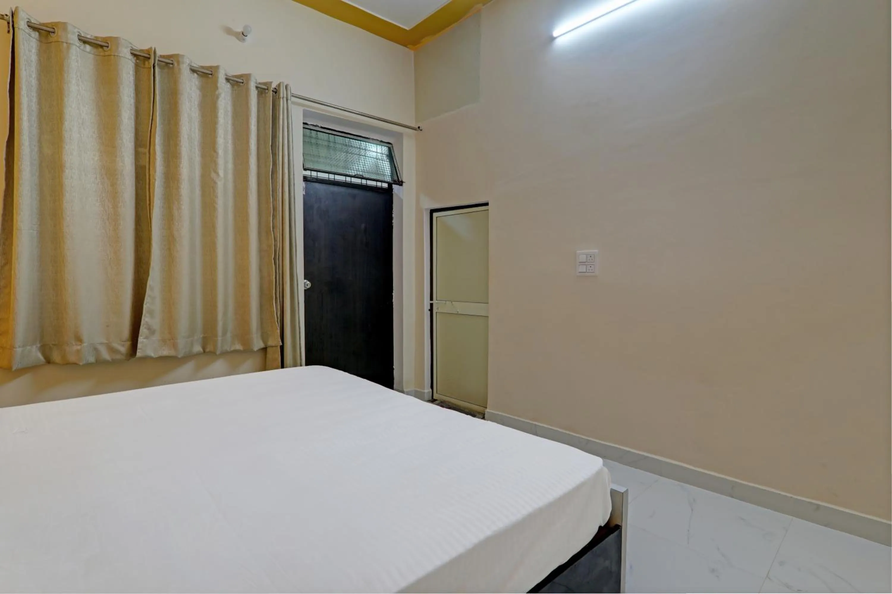 Bedroom, Bed in Hotel O Diamond