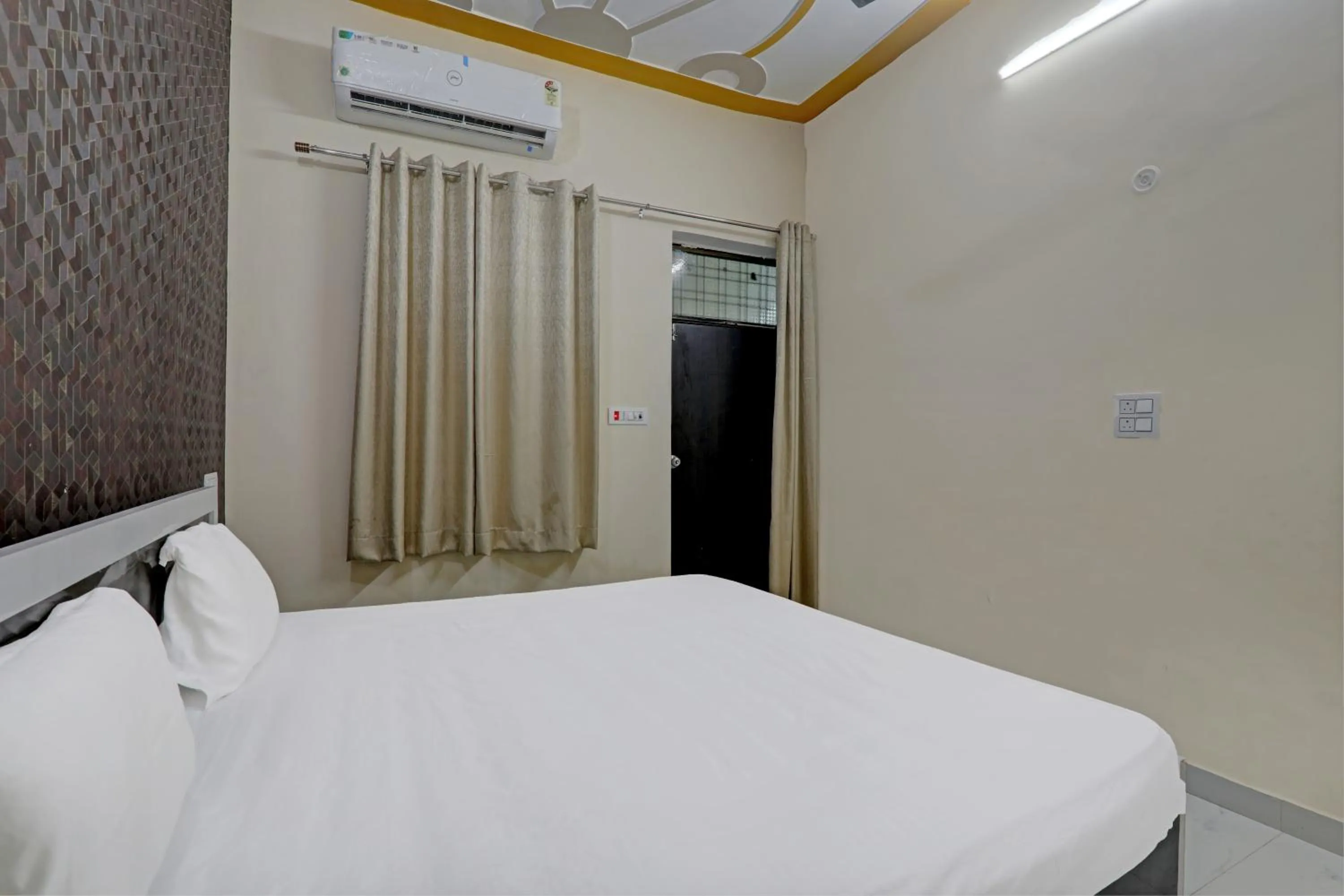 Bedroom, Bed in Hotel O Diamond