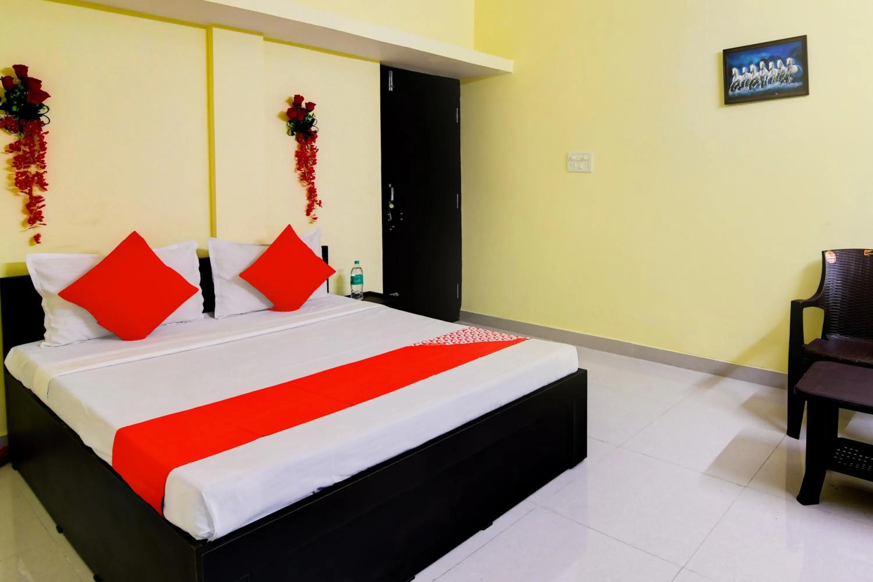 Bedroom, Bed in Hotel O Sri Balaji Guest House