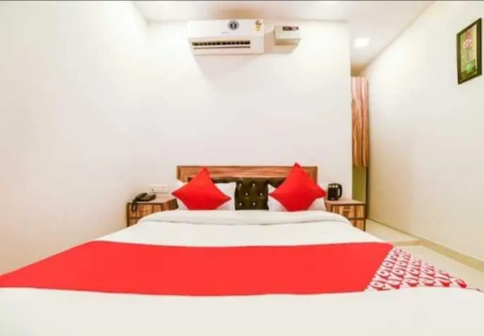 Bedroom in OYO Flagship The Crown Guest House