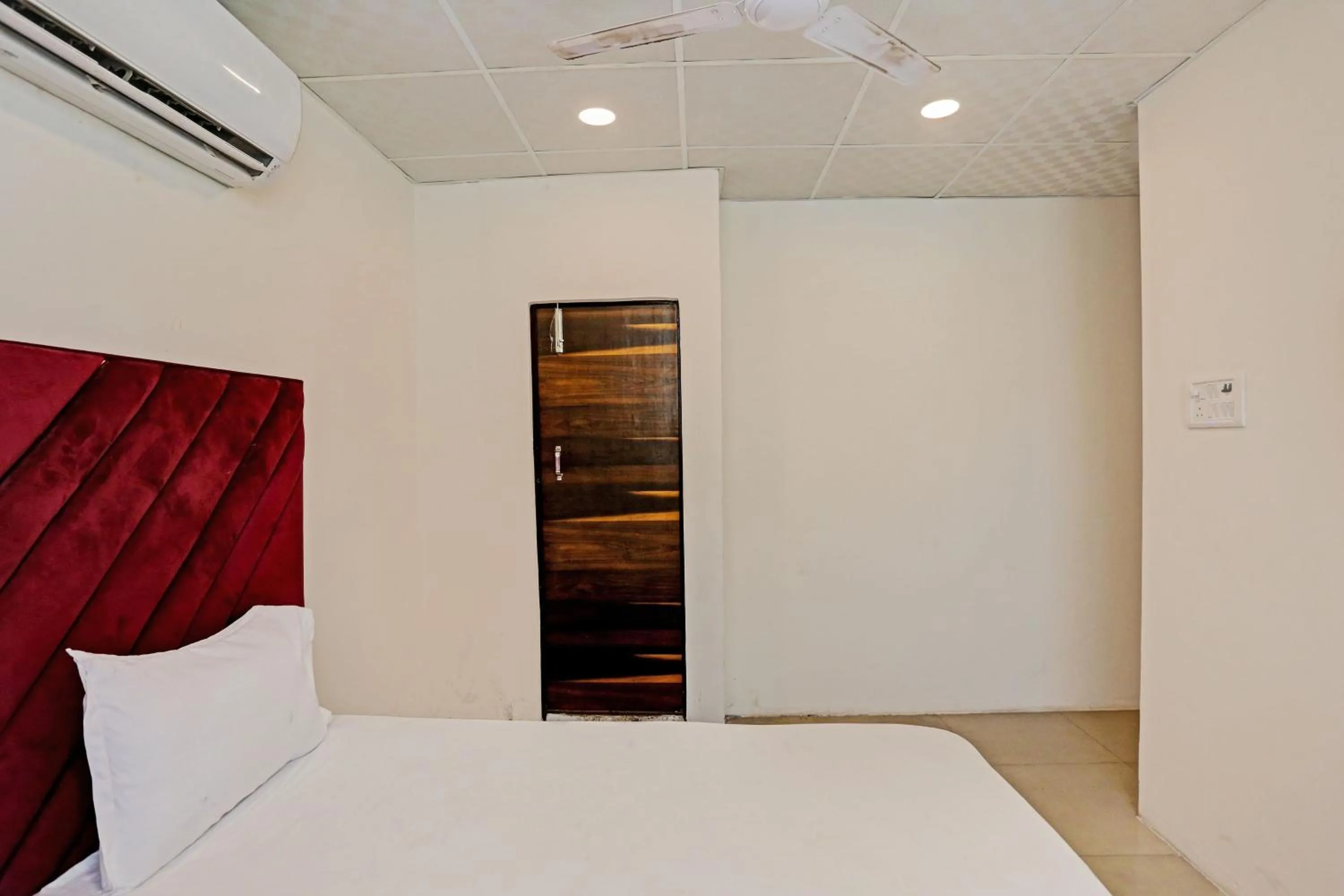 Bedroom, Bed in Hotel O Silver Key