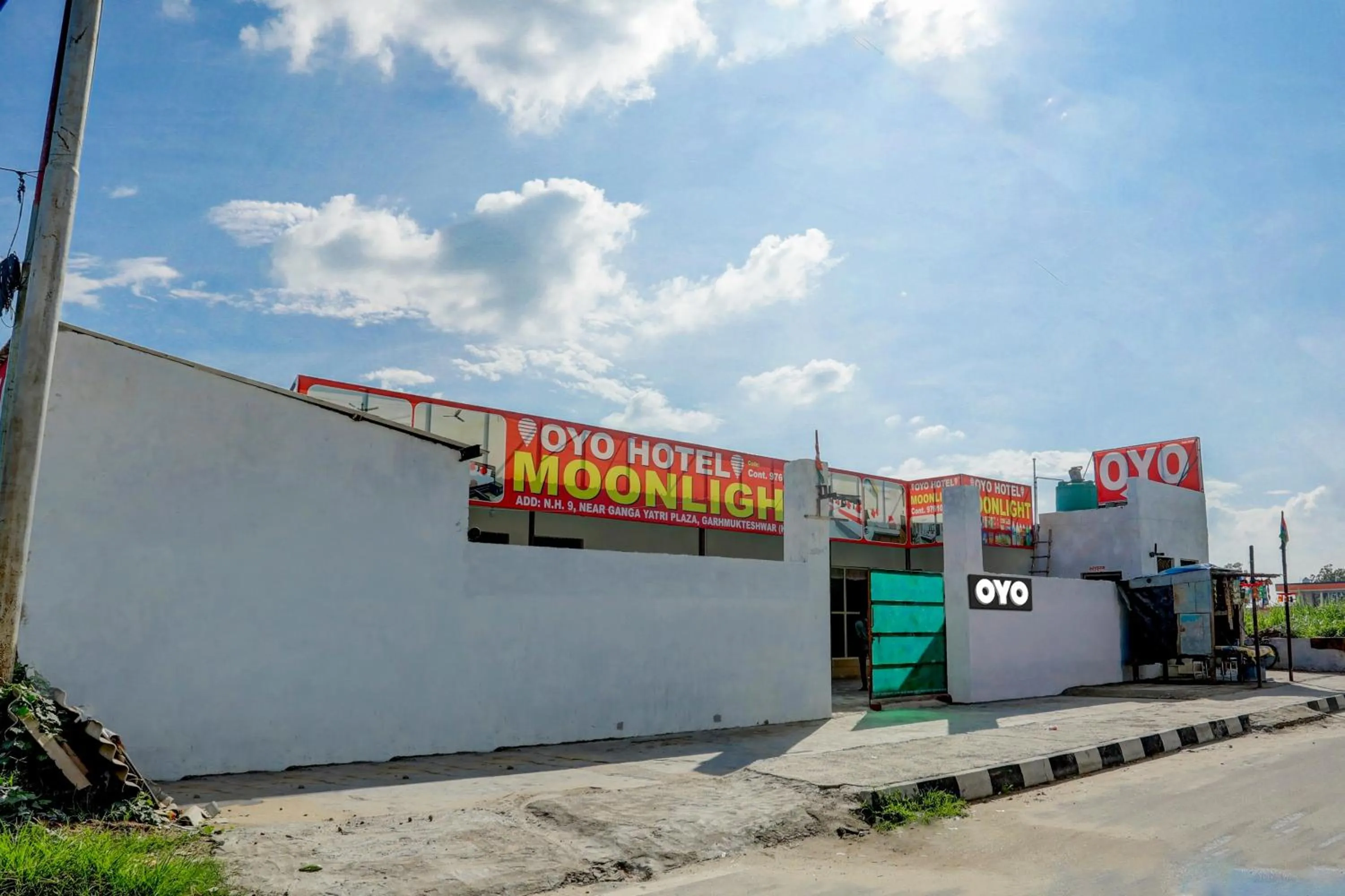Facade/entrance in OYO Flagship Hotel Moonlight