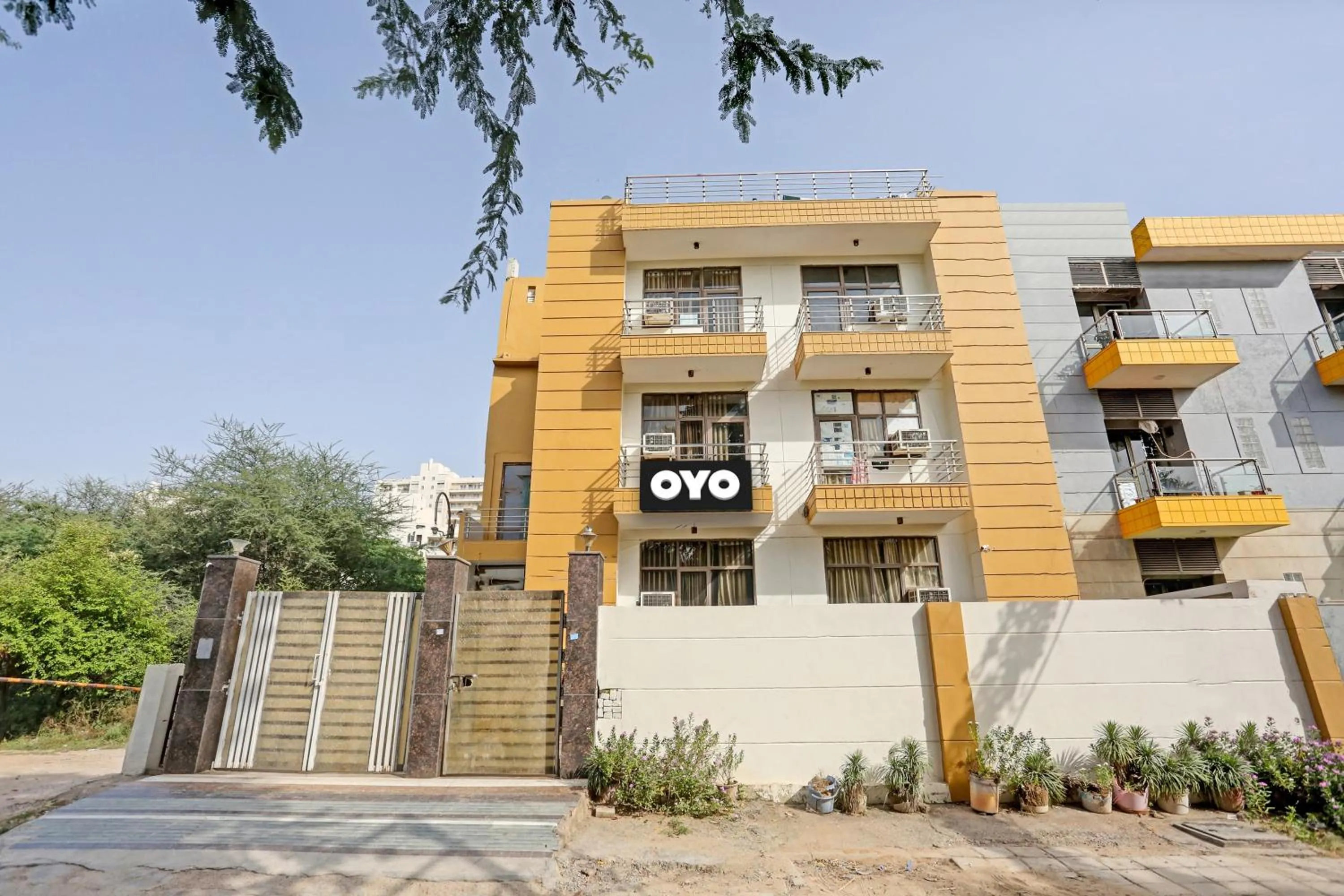 Facade/entrance, Property Building in OYO Flagship Hotel Moonlight