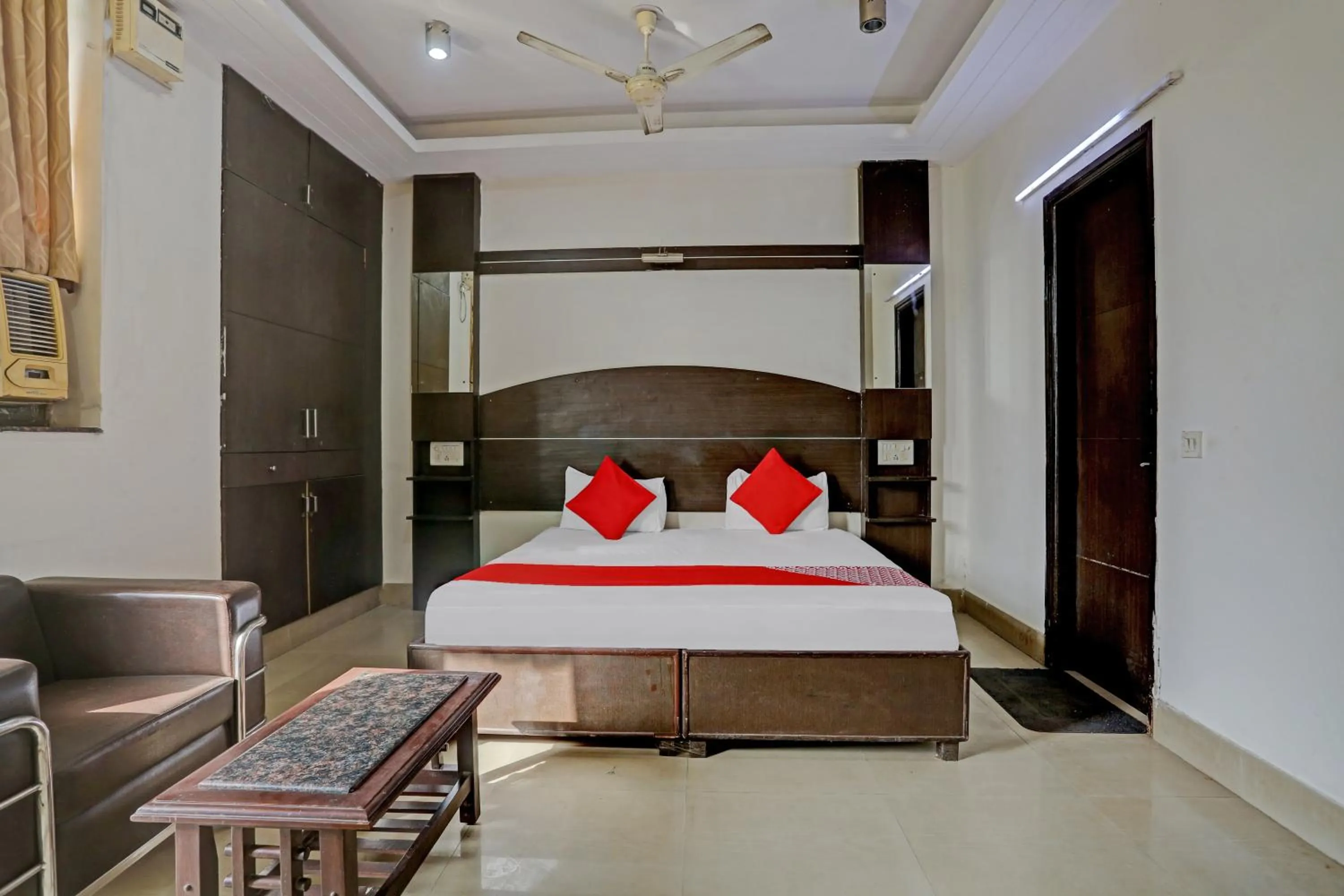 Bedroom, Bed in OYO Flagship Hotel Moonlight