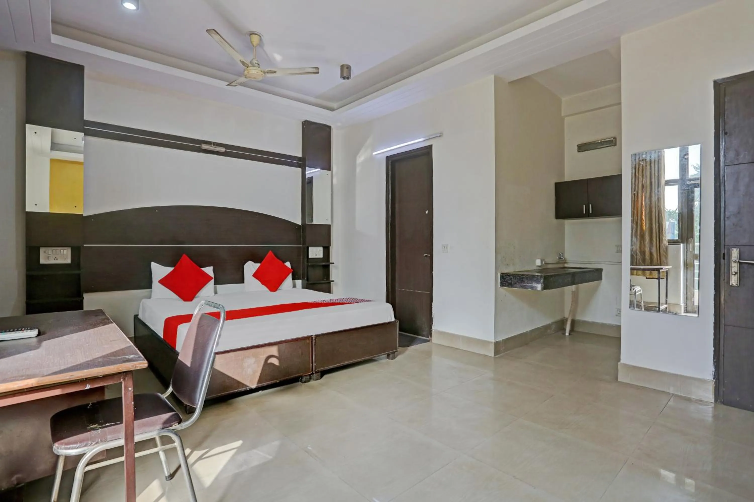 Bedroom, Bed in OYO Flagship Hotel Moonlight
