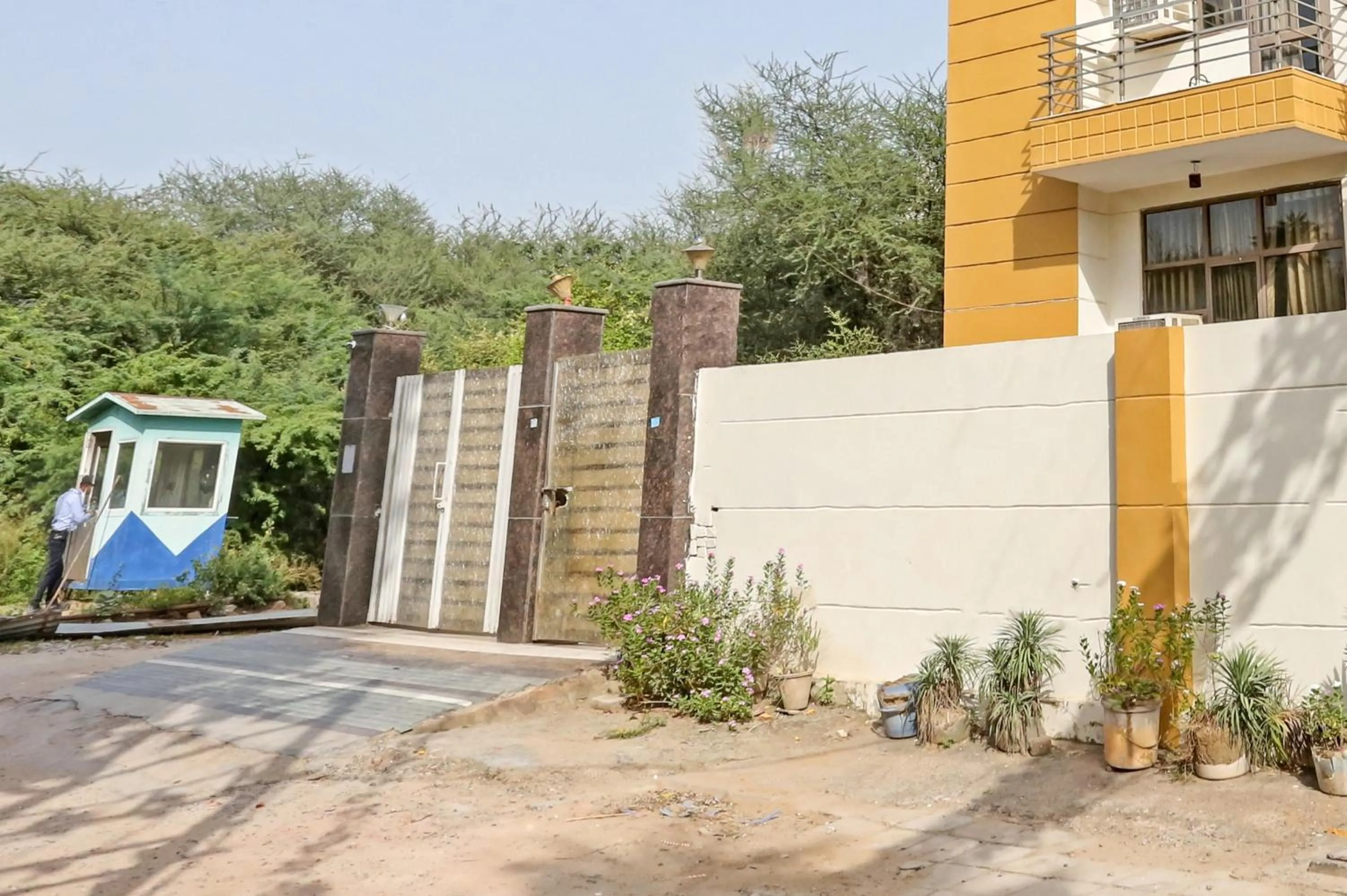 Facade/entrance, Property Building in OYO Flagship Hotel Moonlight