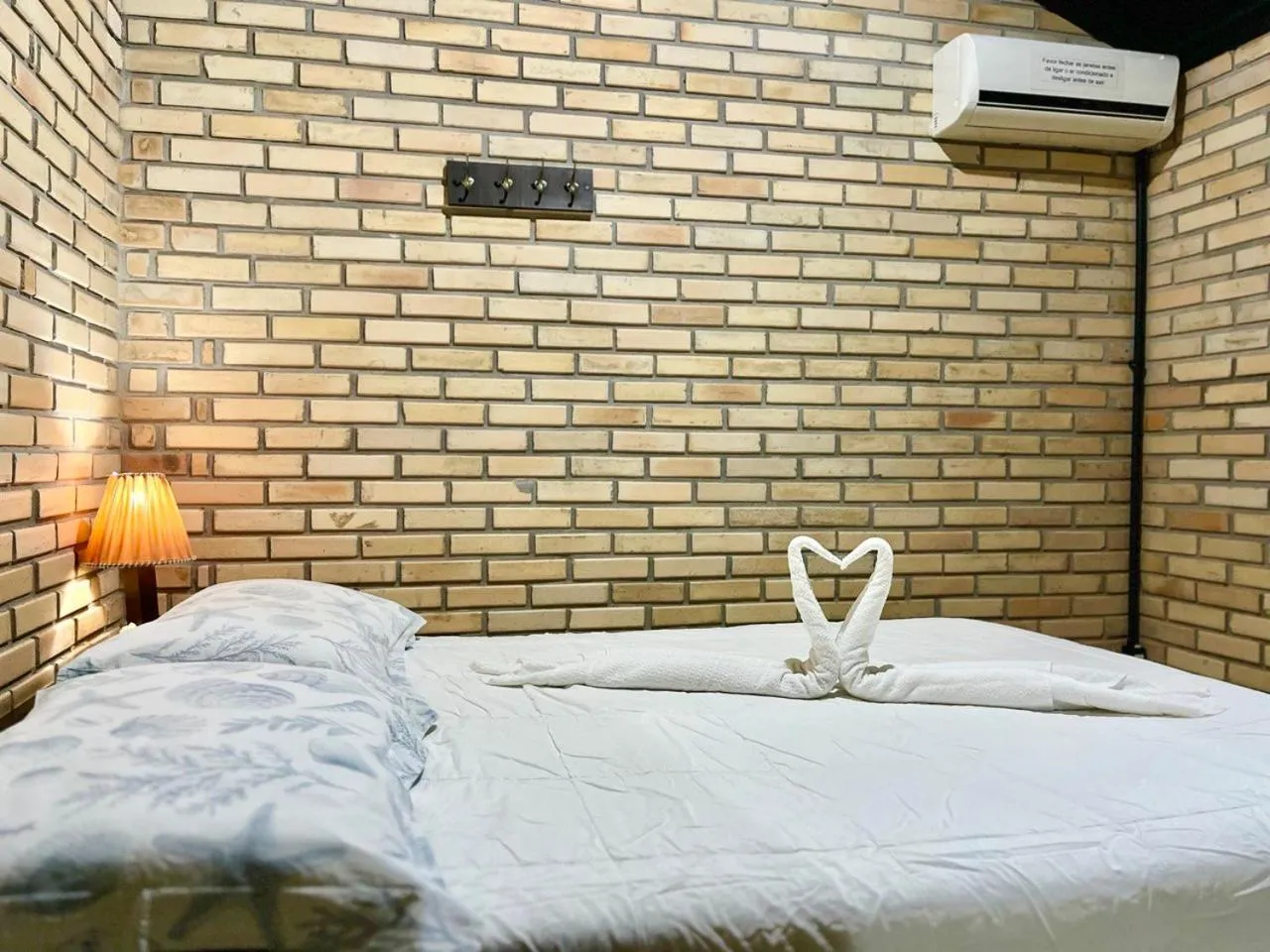 heating, Bed in Chalés do Holandês Eco Pousada