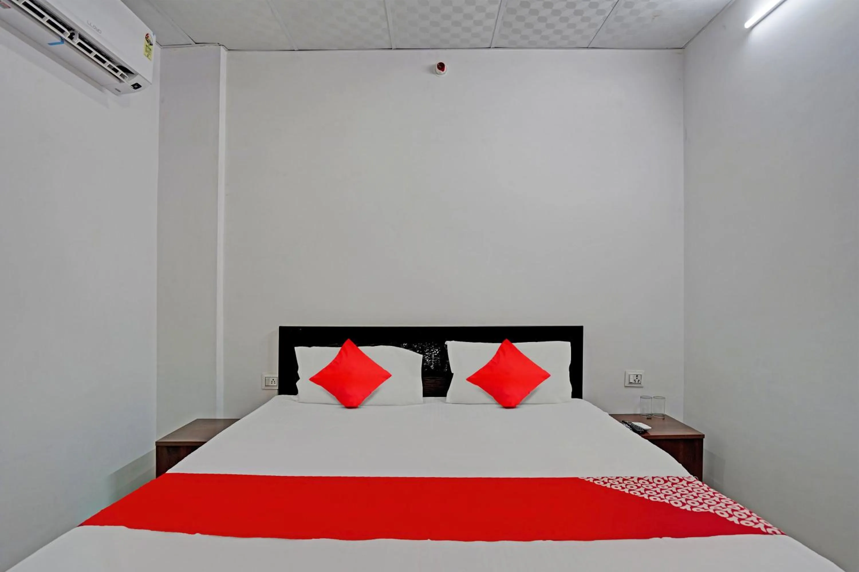 Bedroom, Bed in Hotel O Flagship Zion Hotel And Party Place