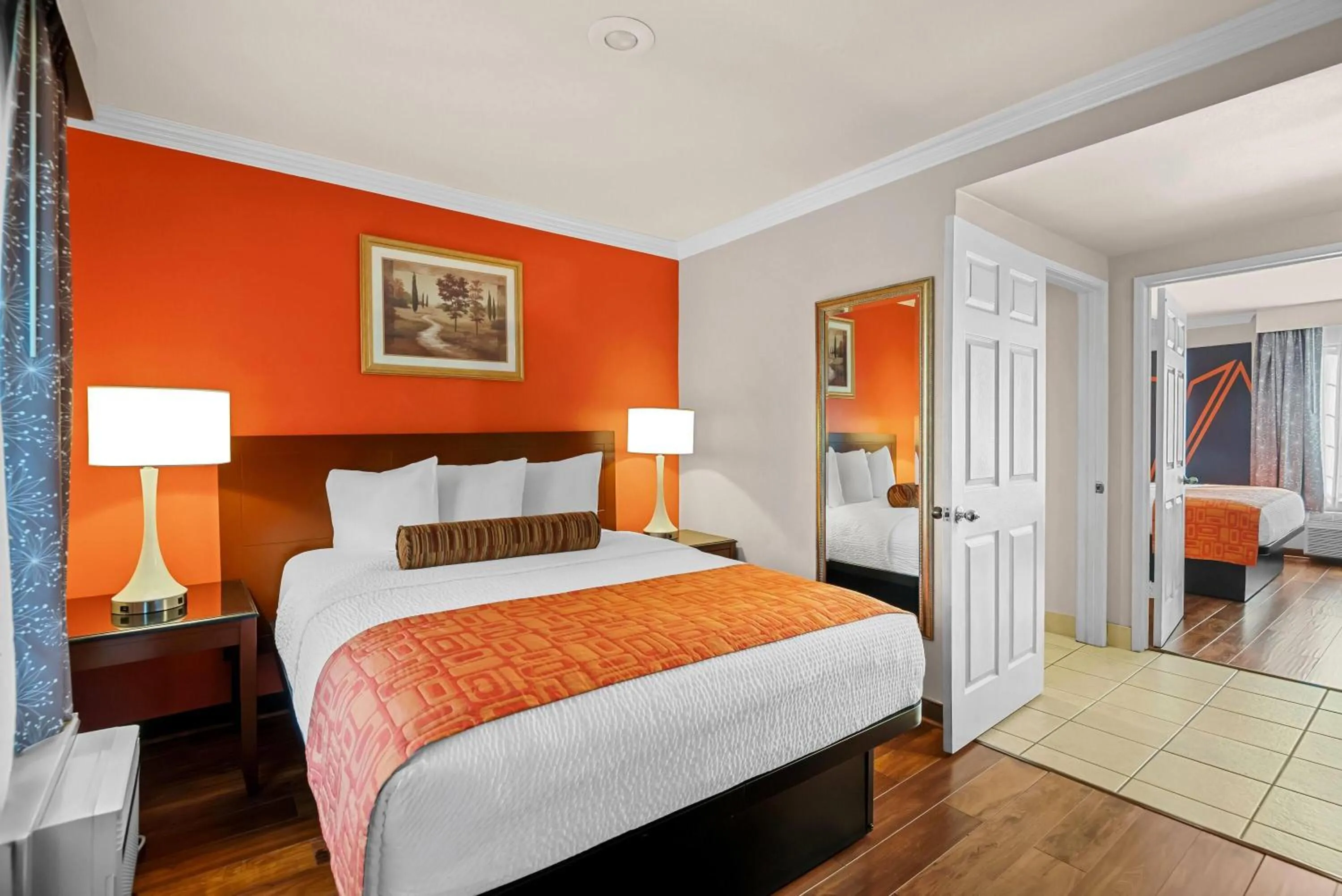 Photo of the whole room, Bed in Howard Johnson by Wyndham Pasadena