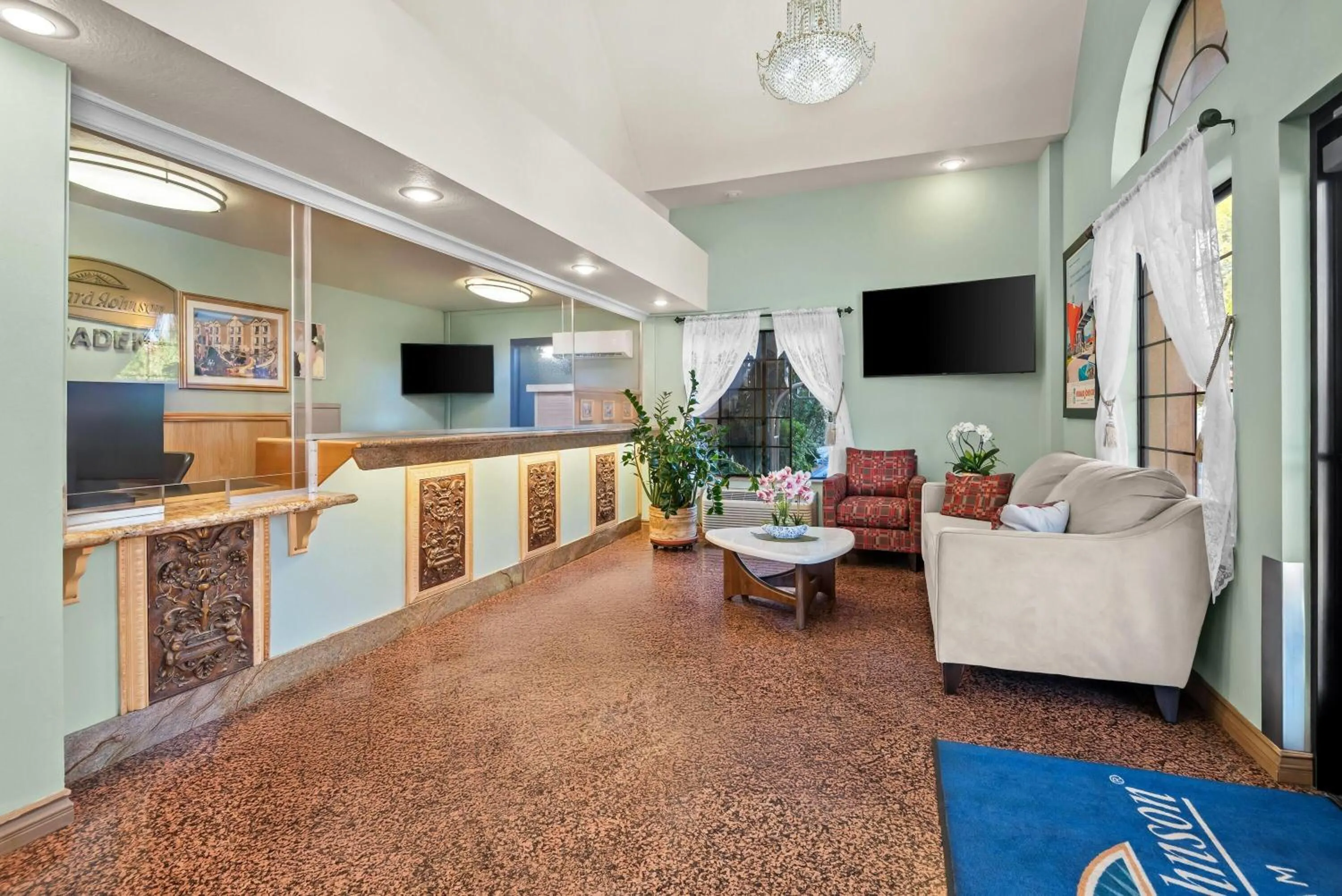 Lobby or reception in Howard Johnson by Wyndham Pasadena