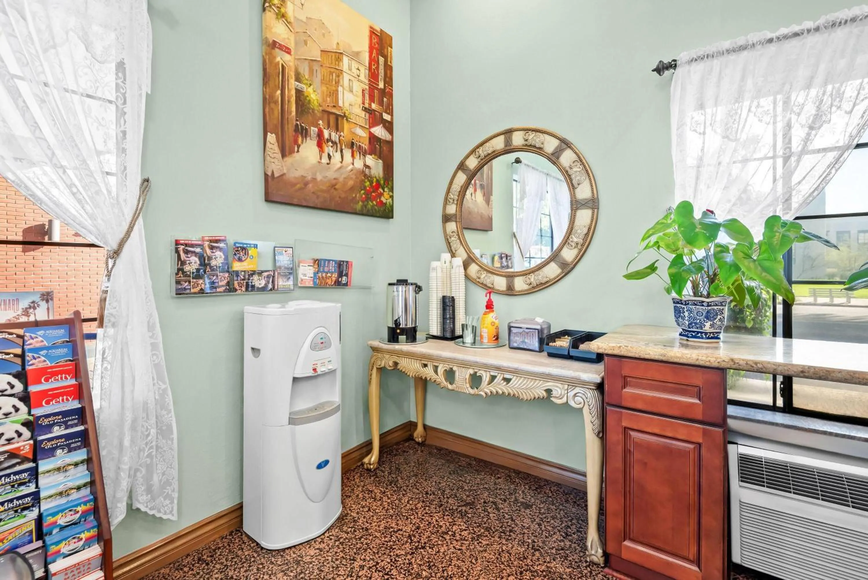 Lobby or reception in Howard Johnson by Wyndham Pasadena