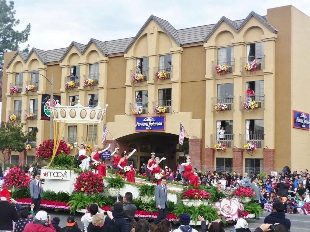 Property building in Howard Johnson by Wyndham Pasadena