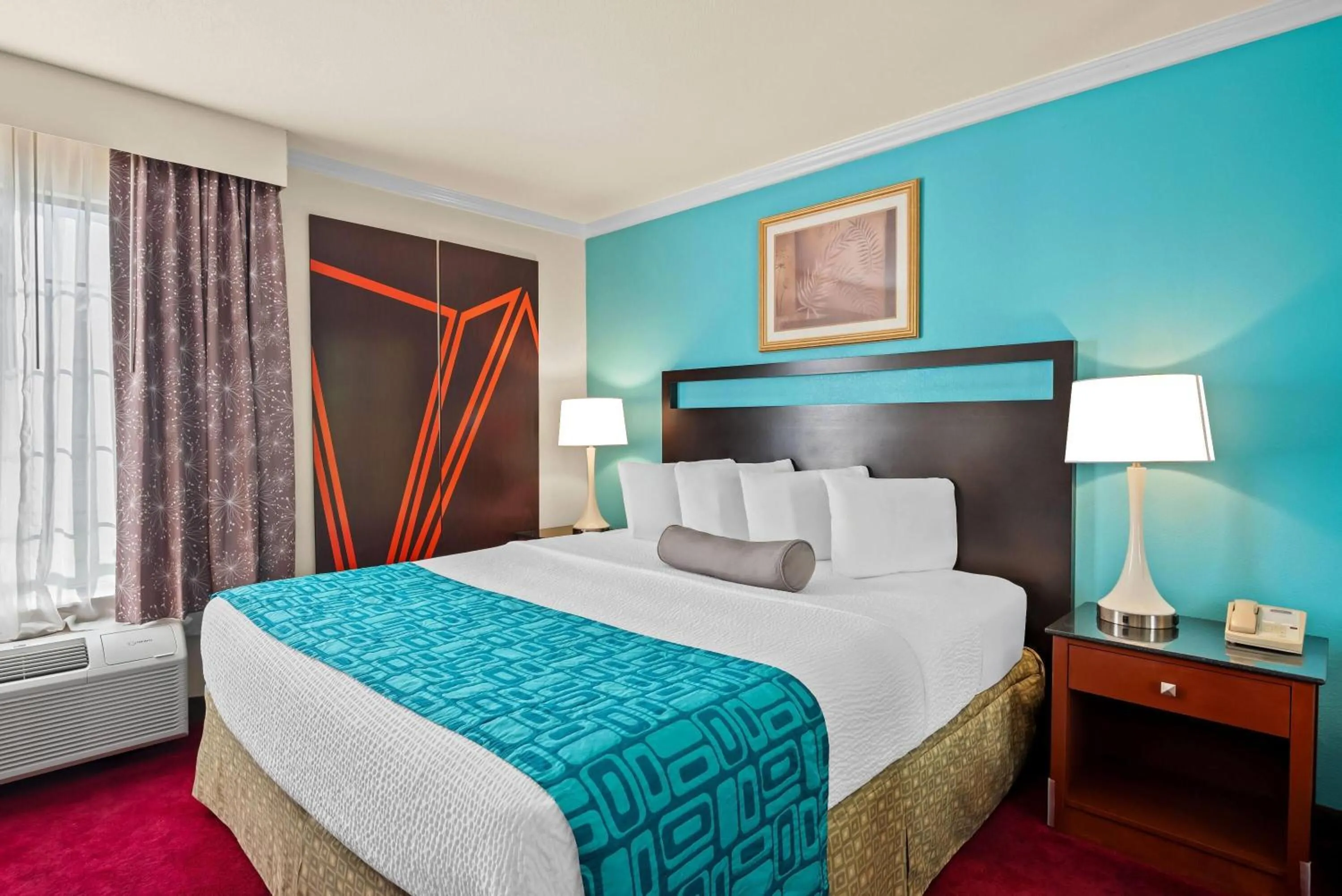 Photo of the whole room, Bed in Howard Johnson by Wyndham Pasadena