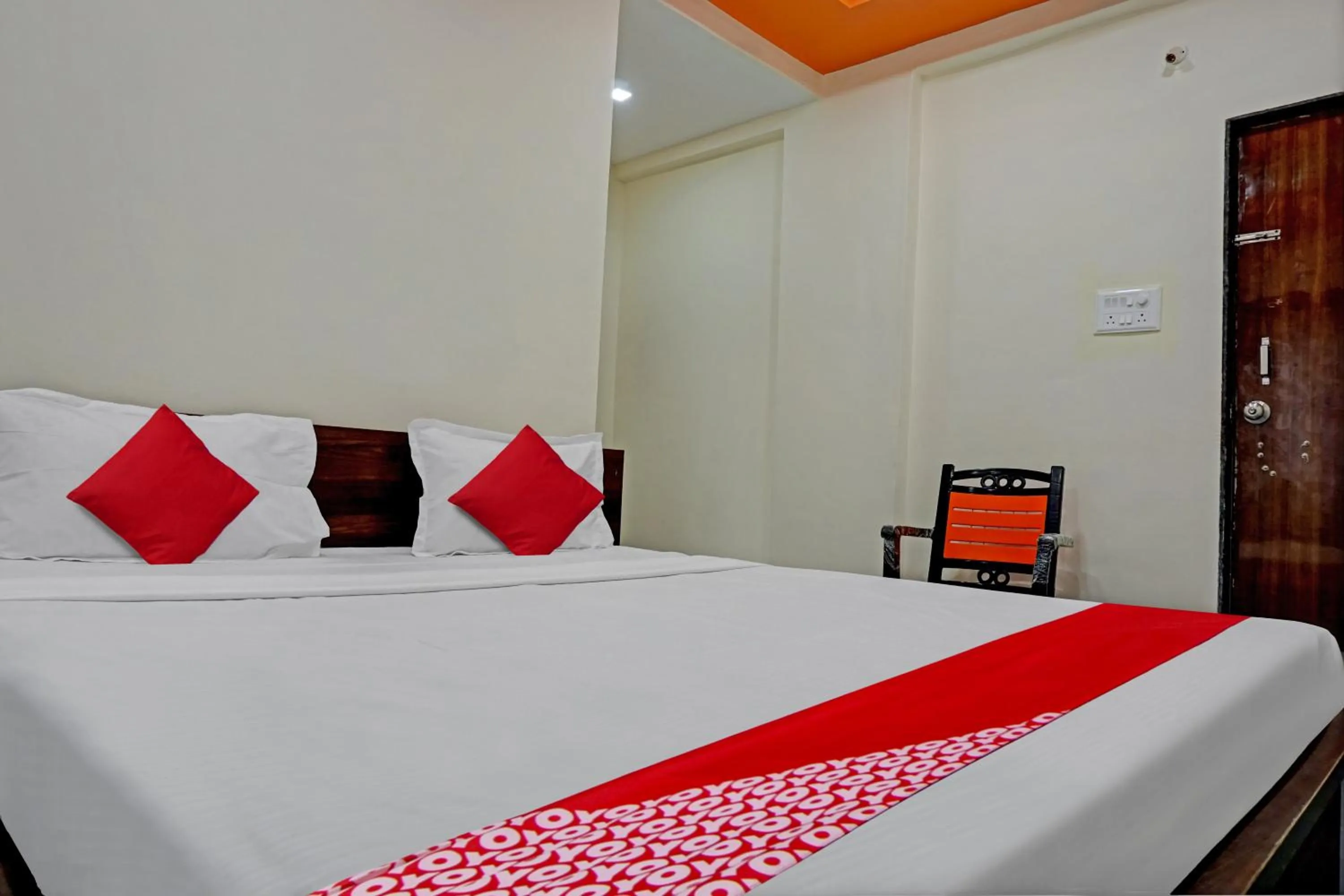 Bedroom in OYO Flagship Sai Balaji Lodge