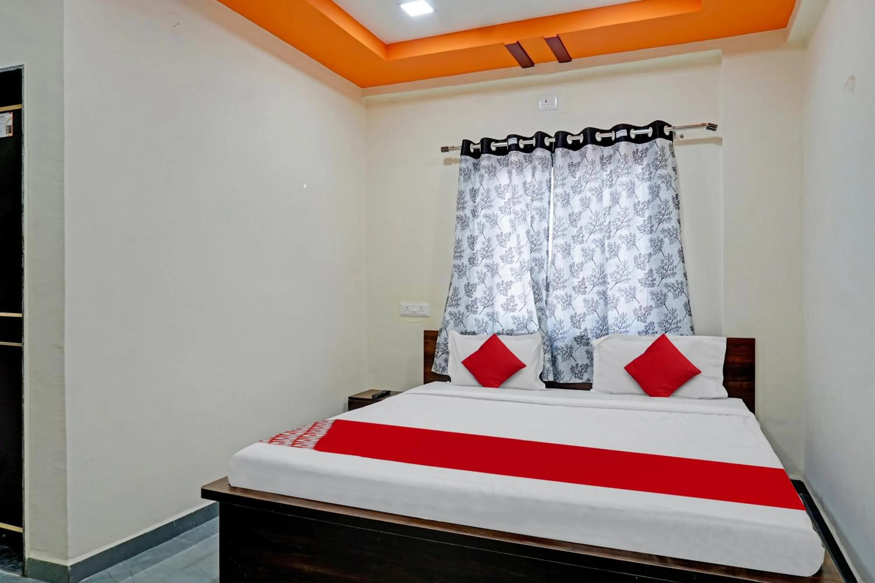 Bedroom, Bed in Hotel O Shanaya Lodging