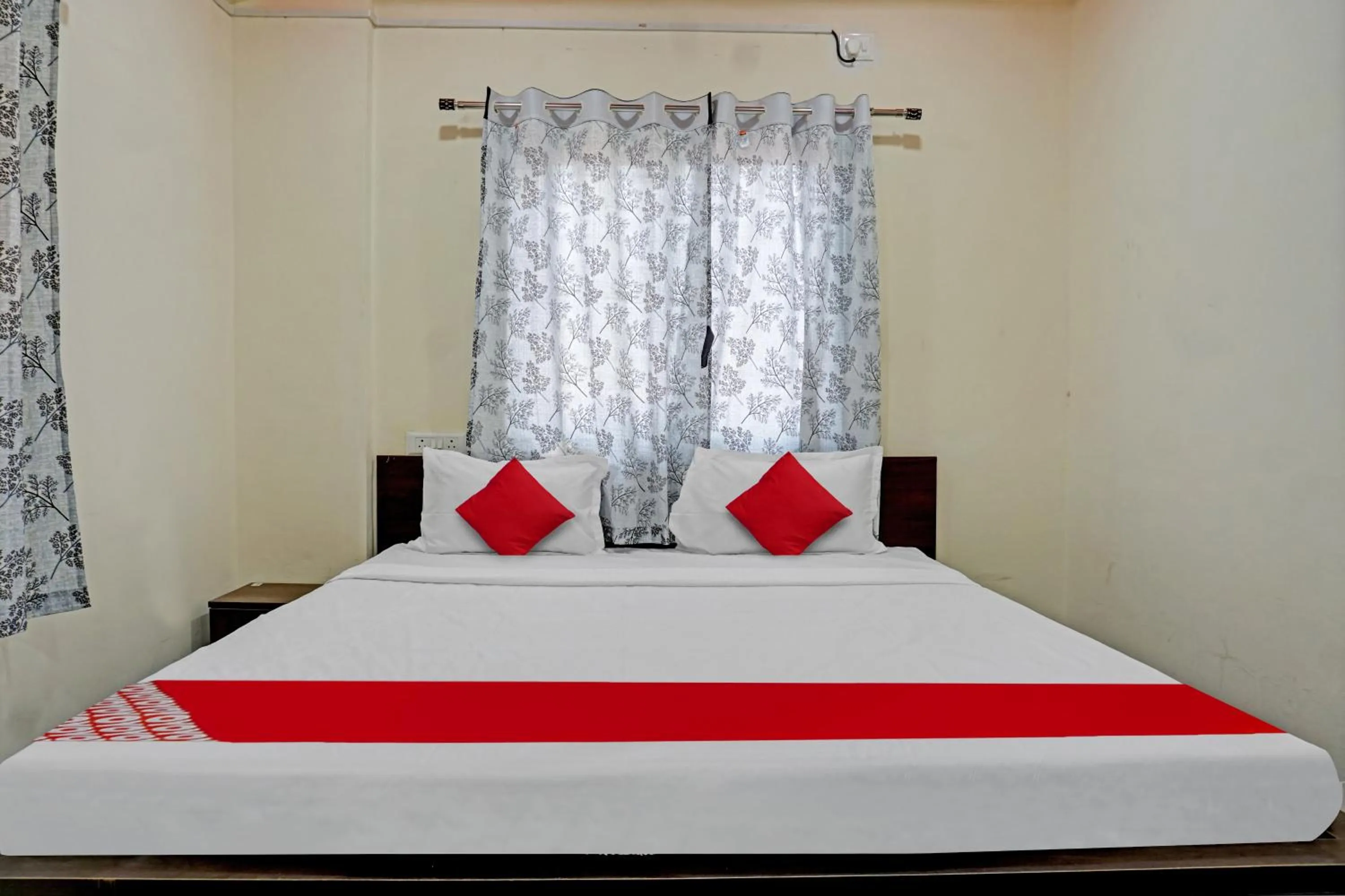 Bedroom, Bed in Hotel O Shanaya Lodging