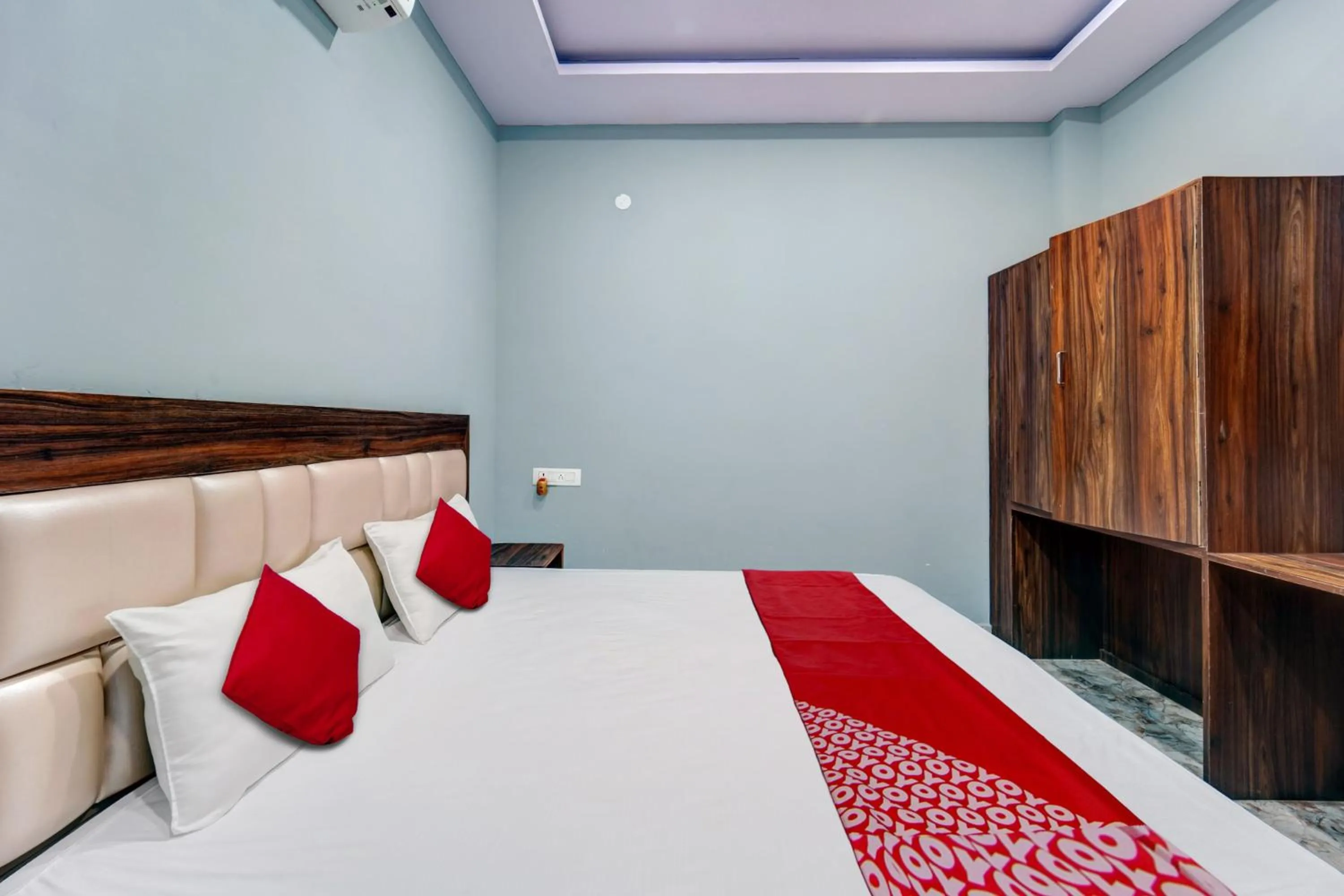 Bedroom, Bed in Hotel O Snug Inn