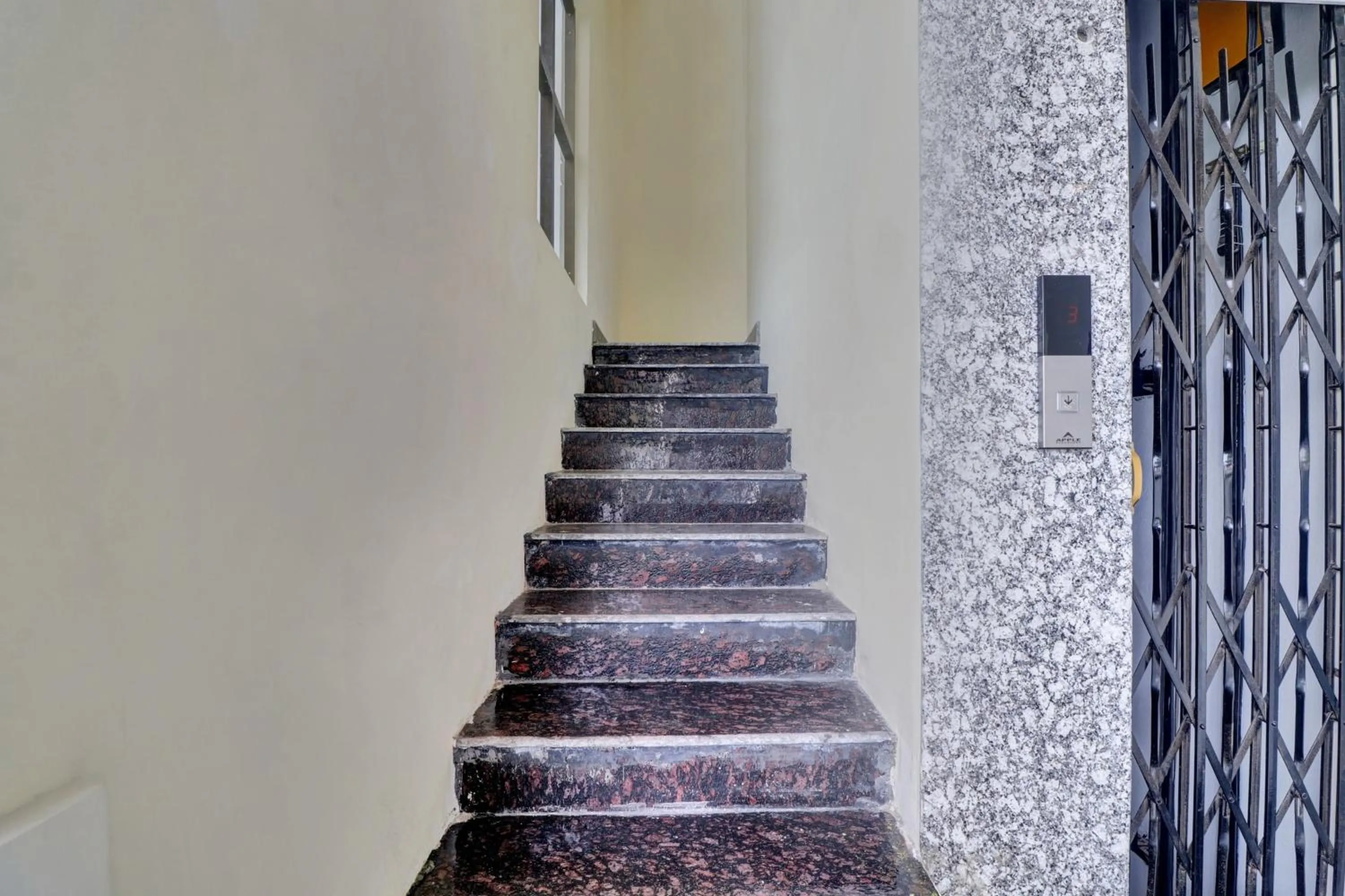 Facade/entrance in OYO Flagship Ak Pride